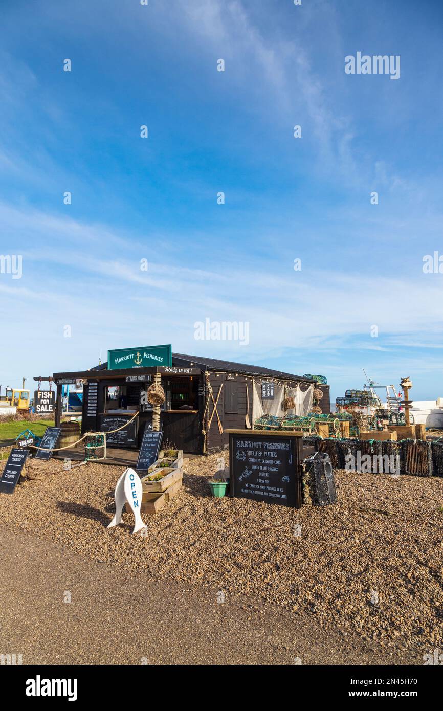 Des cabanes de pêcheurs à Aldeburgh dans le Suffolk le matin clair de février Banque D'Images