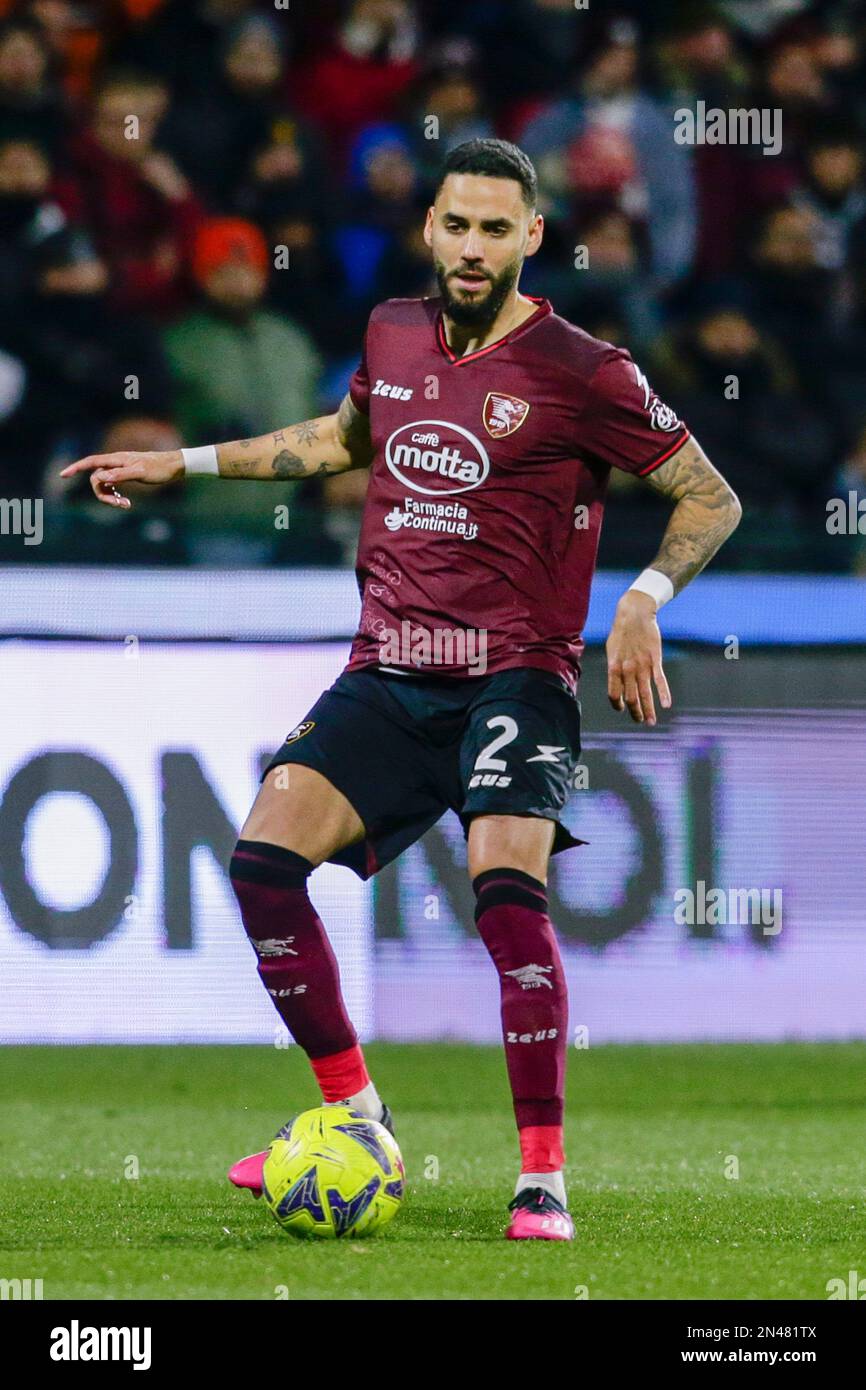 Dylan Bronn, le défenseur tunisien de Salerntana, contrôle le ballon lors du match de football de la série A entre Salerntana et Juventus au stade Arechi de Salerno, dans le sud de l'Italie, sur 7 février 2023. Banque D'Images