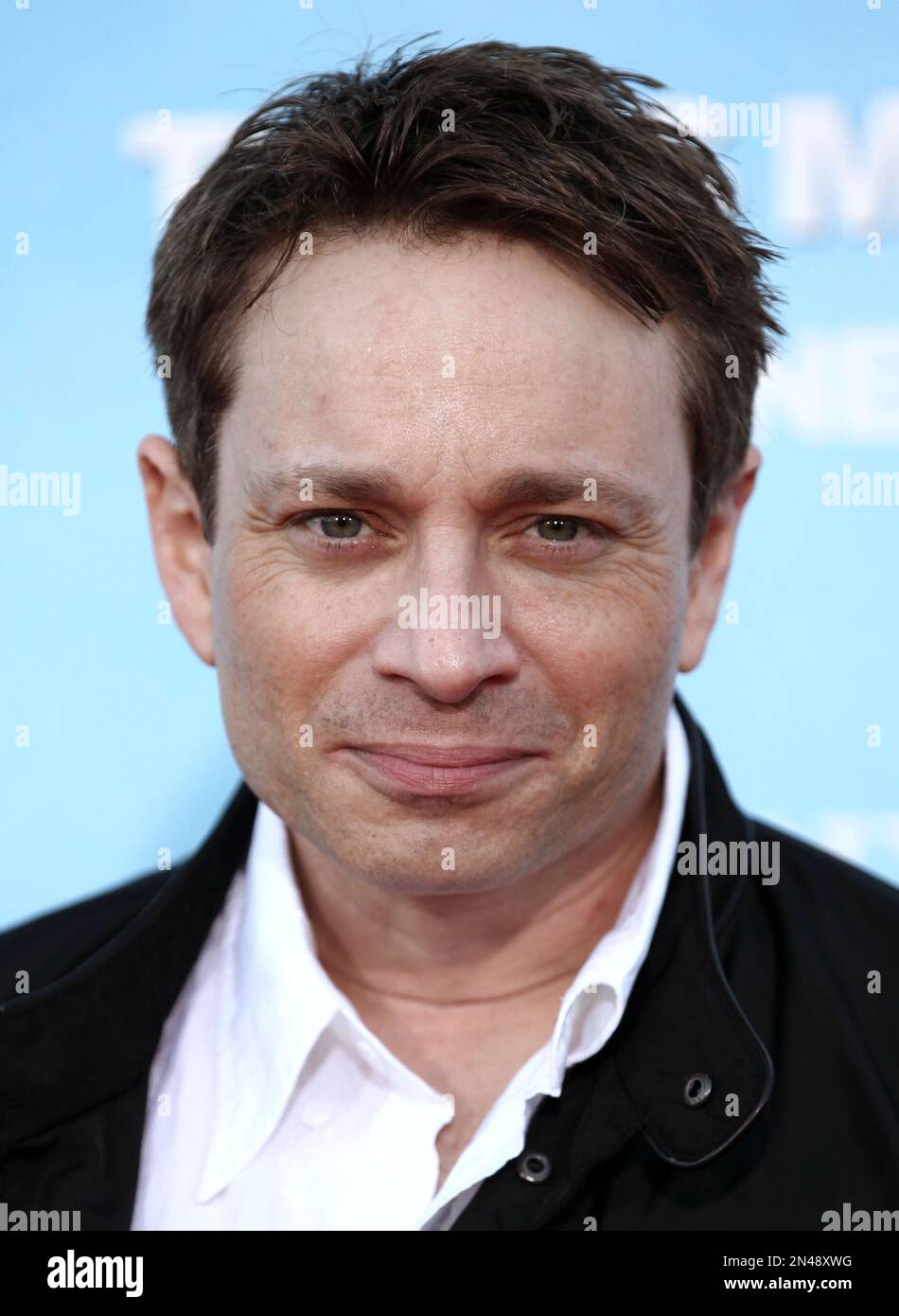 FILE - In this June 4, 2012 file photo, Chris Kattan arrives at a premiere in Los Angeles. On Thursday, Aug. 14, 2014, Kattan was sentenced to three years of probation for driving under the influence and crashing his Mercedes into a Department of Transportation vehicle on a Southern California freeway earlier in the year. (Photo by Matt Sayles/Invision/AP,File) Banque D'Images