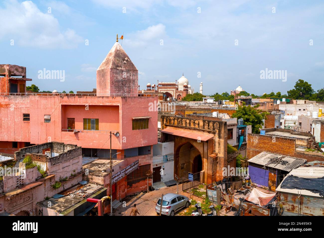 AGRA - SEPT 16: Paysage urbain d'Agra avec l'ancienne architecture historique traditionnelle et le Taj Mahal sur 16 septembre. 2022 en Inde Banque D'Images