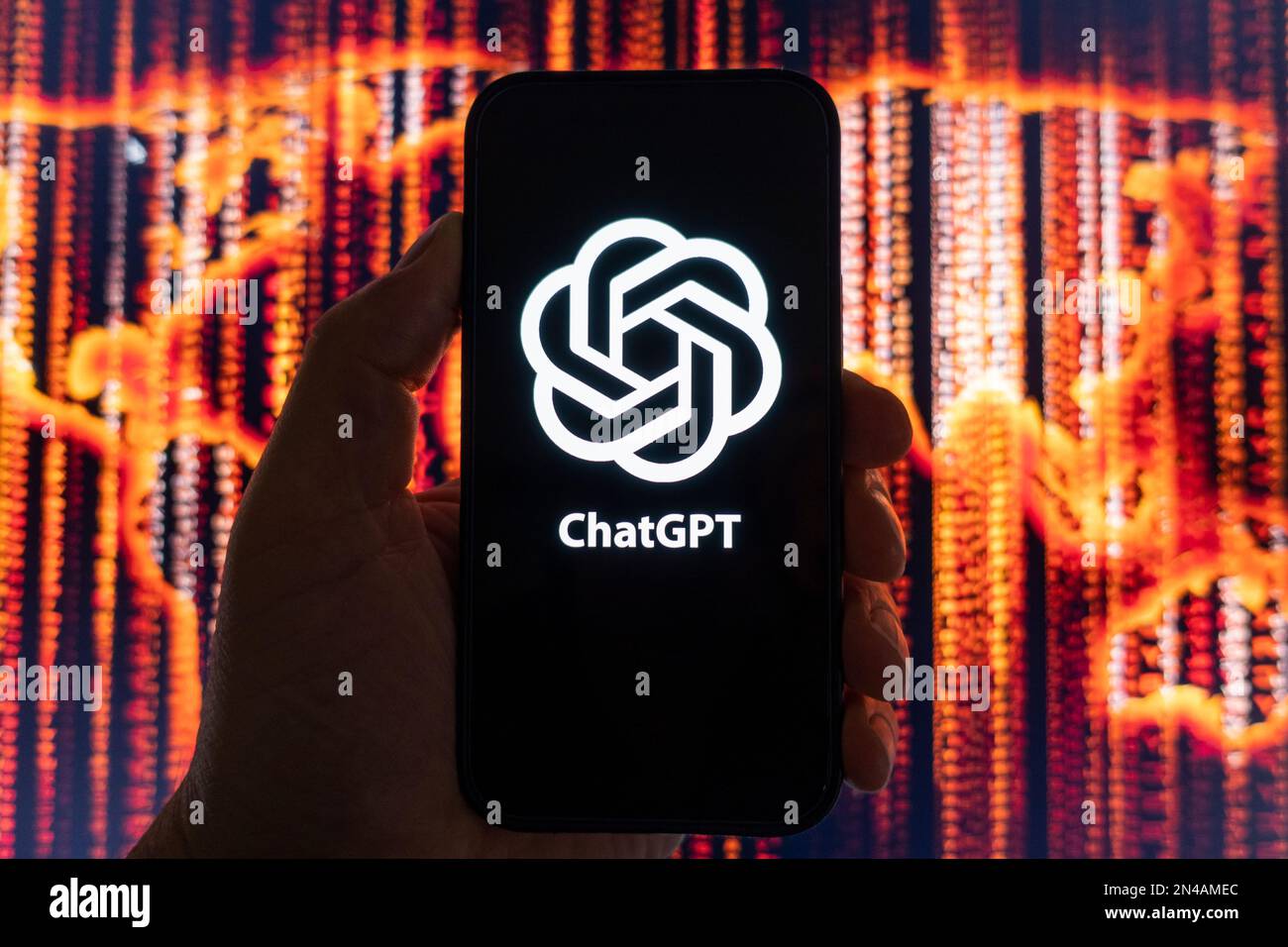 Image composite numérique du logo Chatbot OpenAI ChatGPT affiché sur le téléphone mobile Banque D'Images