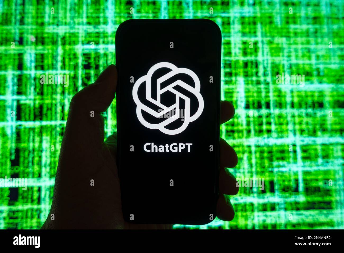 Image composite numérique du logo Chatbot OpenAI ChatGPT affiché sur le téléphone mobile Banque D'Images