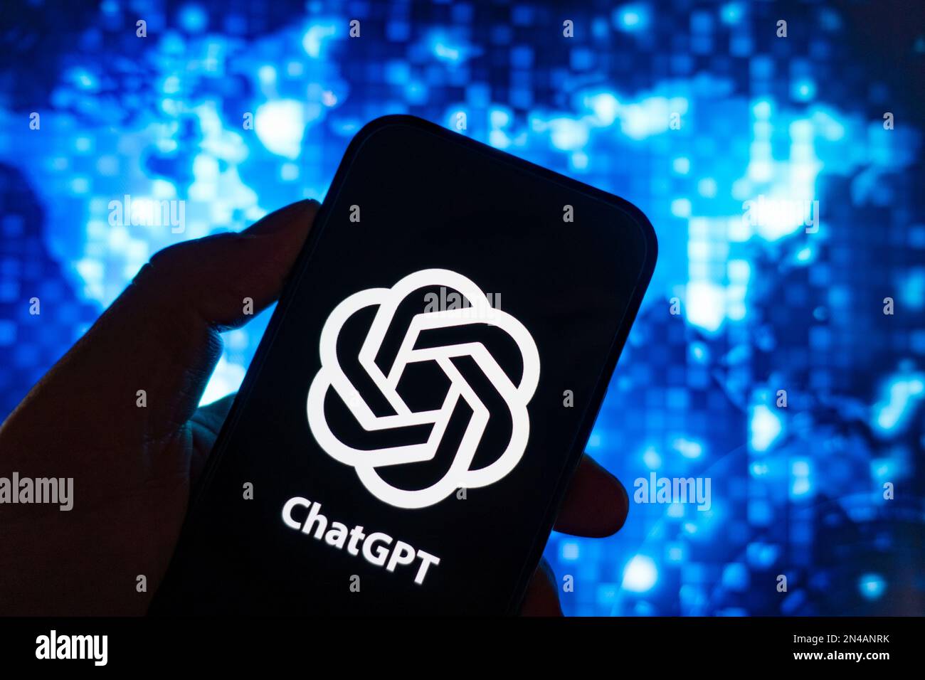 Image composite numérique du logo Chatbot OpenAI ChatGPT affiché sur le téléphone mobile Banque D'Images