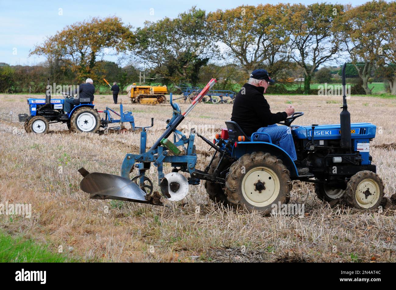 Concurrents dans un match de labour sur la plaine de Chichester. Banque D'Images