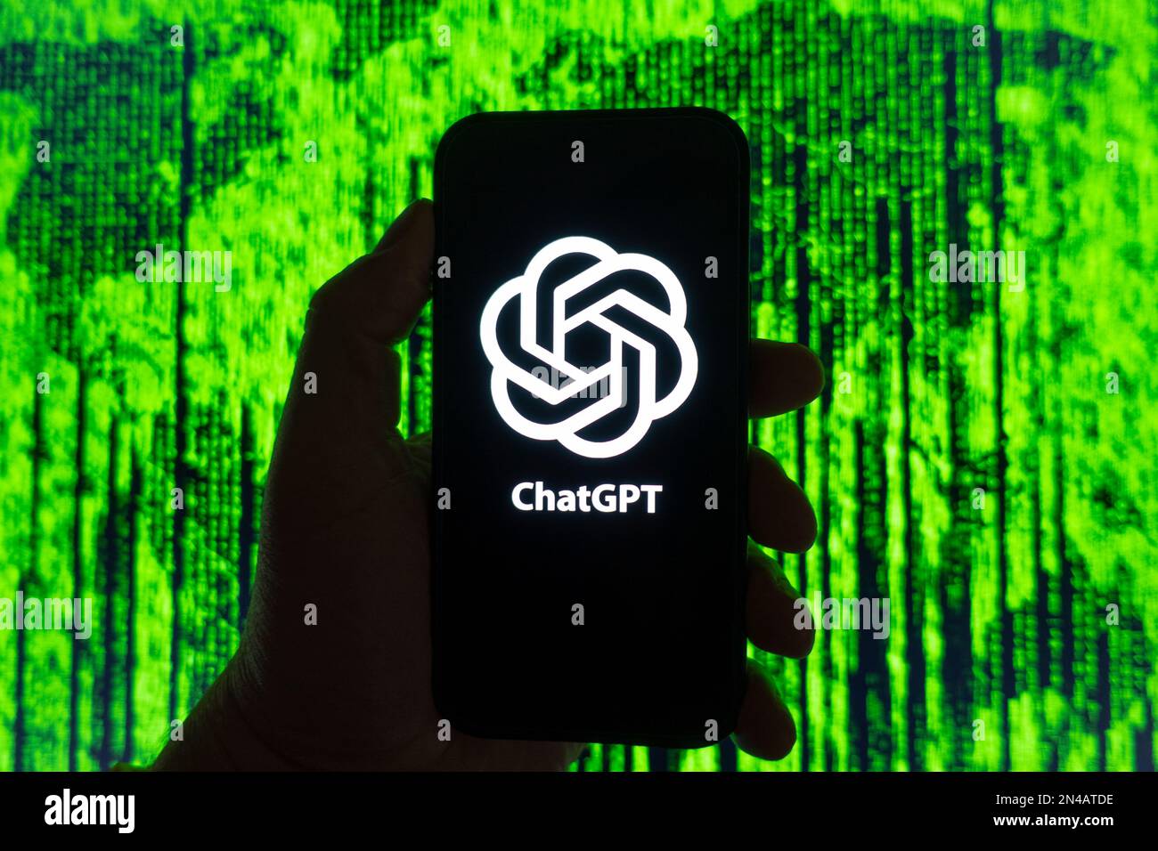 Image composite numérique du logo Chatbot OpenAI ChatGPT affiché sur le téléphone mobile Banque D'Images