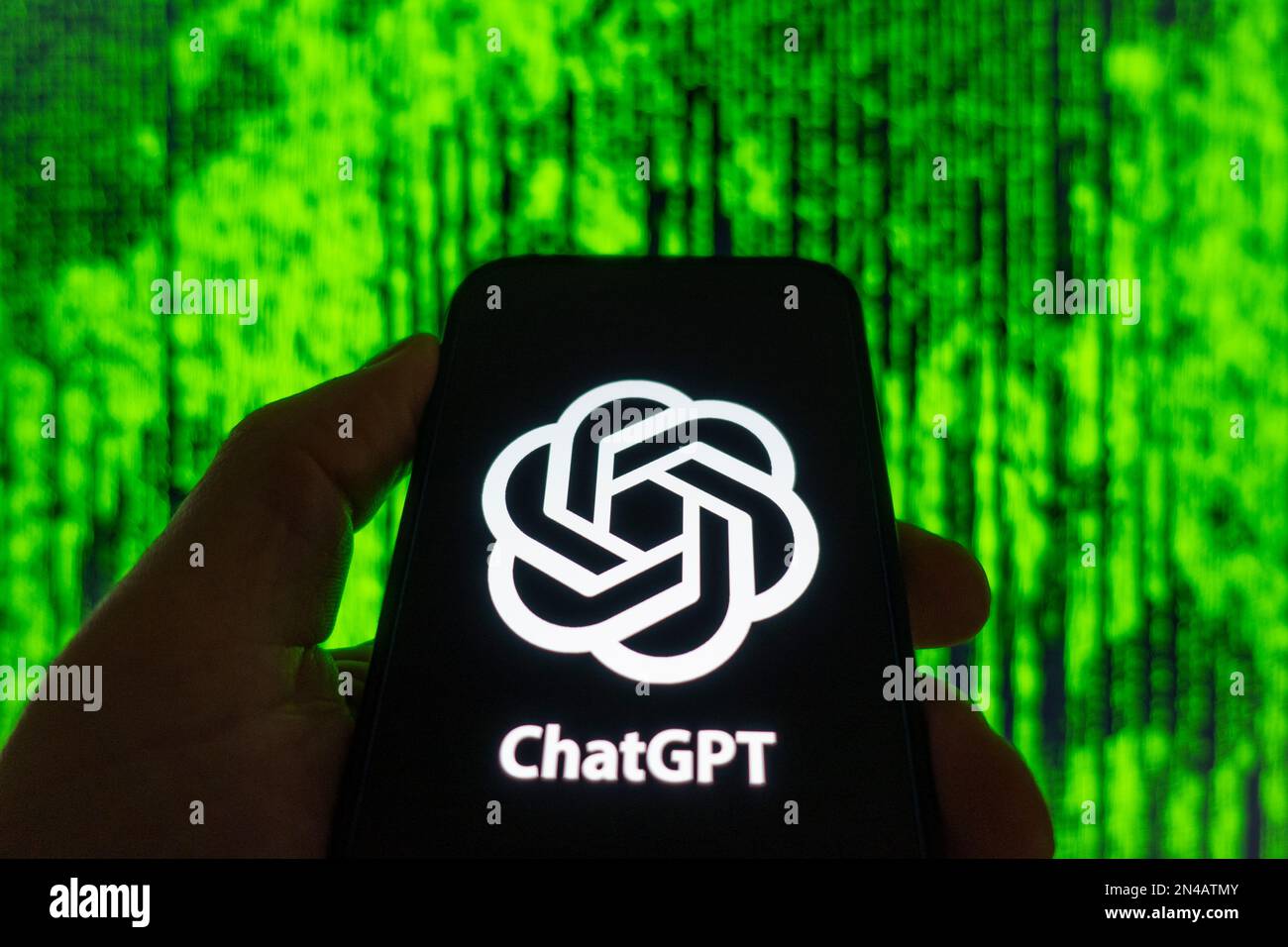 Image composite numérique du logo Chatbot OpenAI ChatGPT affiché sur le téléphone mobile Banque D'Images