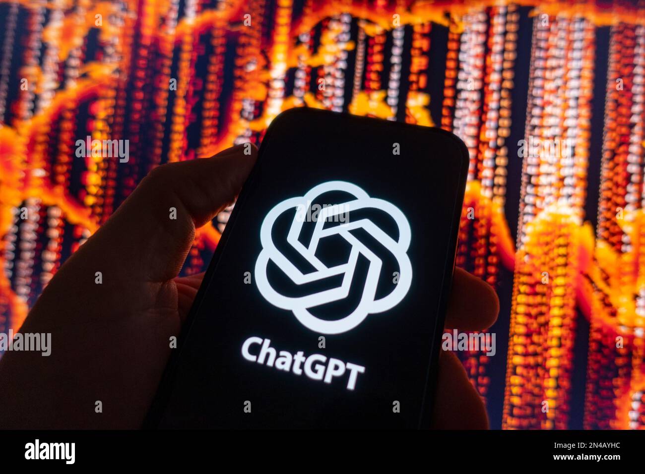 Image composite numérique du logo Chatbot OpenAI ChatGPT affiché sur le téléphone mobile Banque D'Images