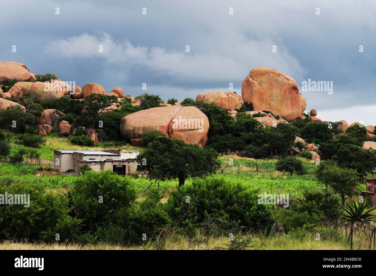 Le village de Mashashane à Limpopo est caractéristique de belles formations rocheuses que les dieux auraient soigneusement mises en place dans le passé Banque D'Images