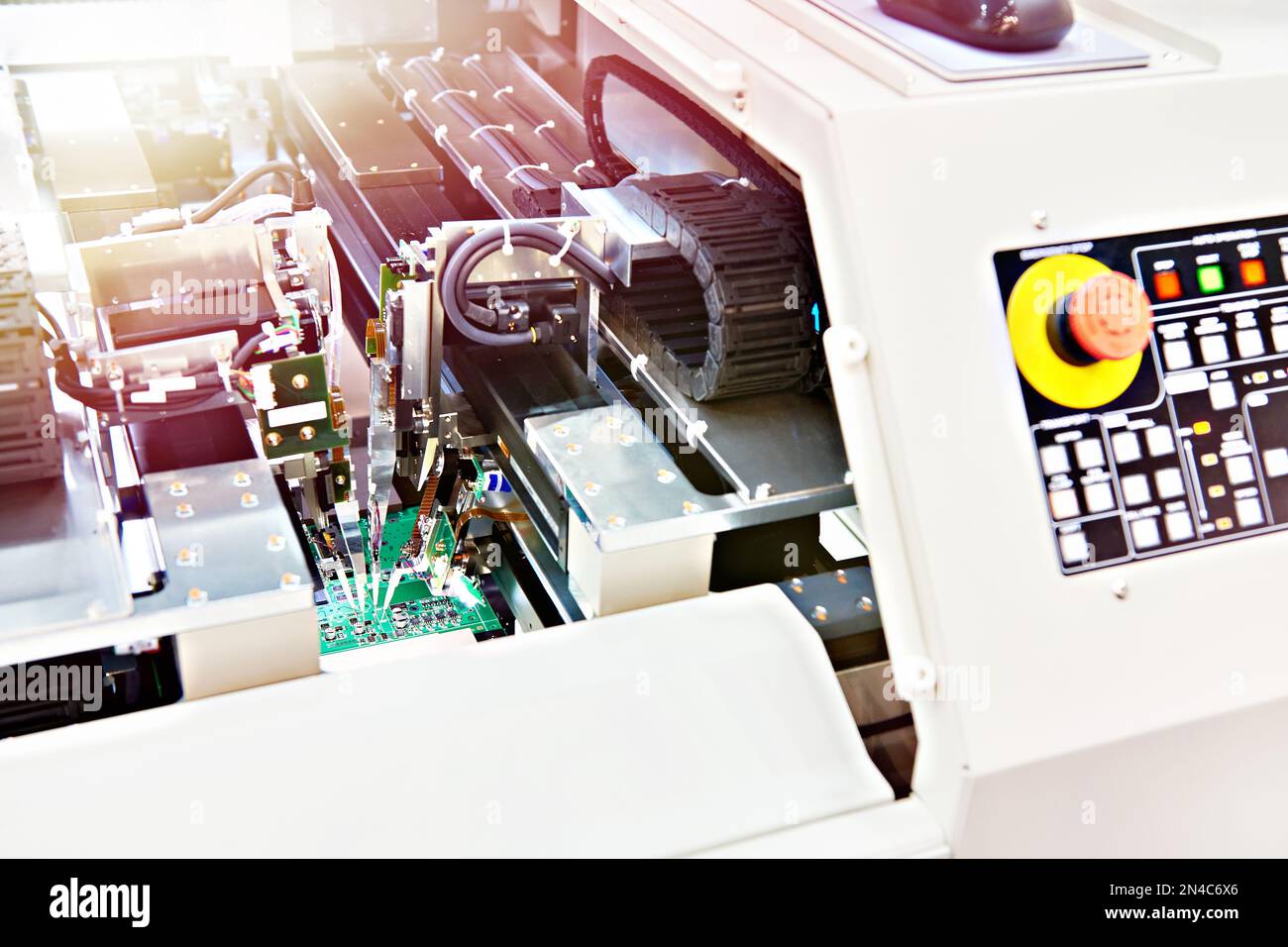 Le test électrique vérifie que le système de test de la carte à montage est correct Banque D'Images