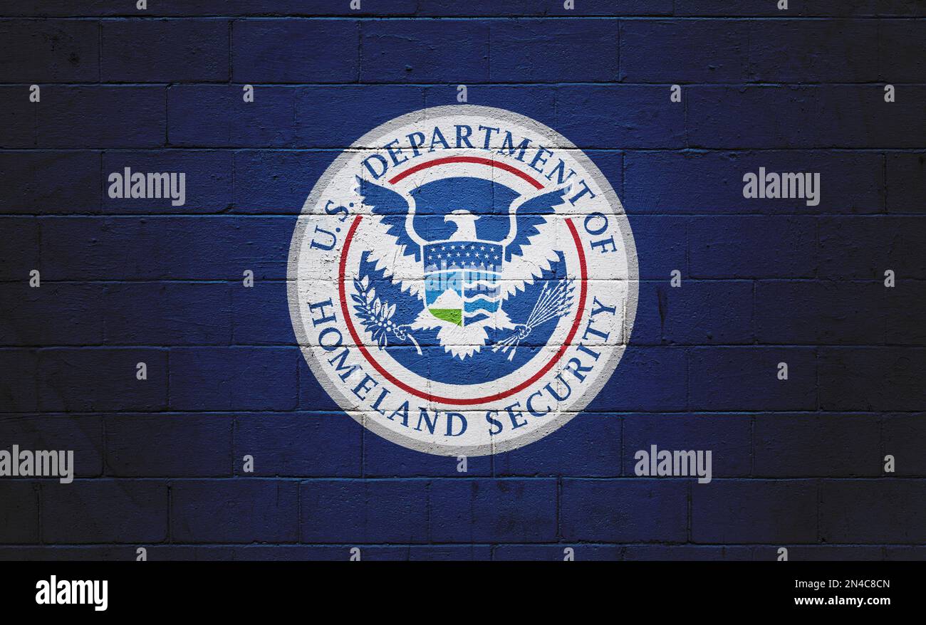 Photo d'un drapeau du Département de la sécurité intérieure peint sur un mur Banque D'Images