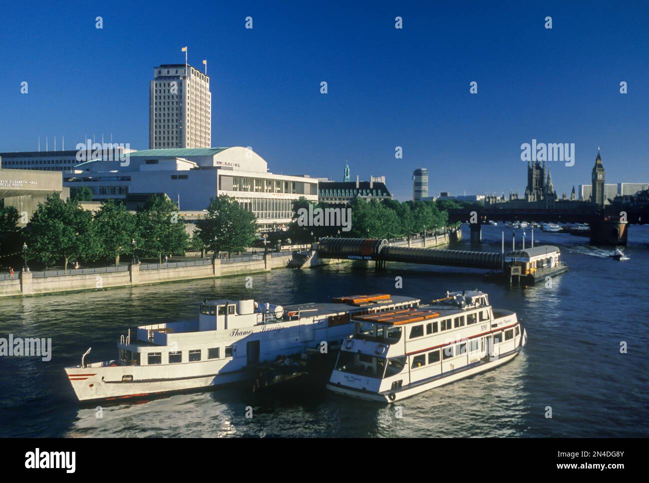 1989 HISTORIQUE SOUTHBANK RIVER THAMES LONDRES ANGLETERRE ROYAUME-UNI Banque D'Images