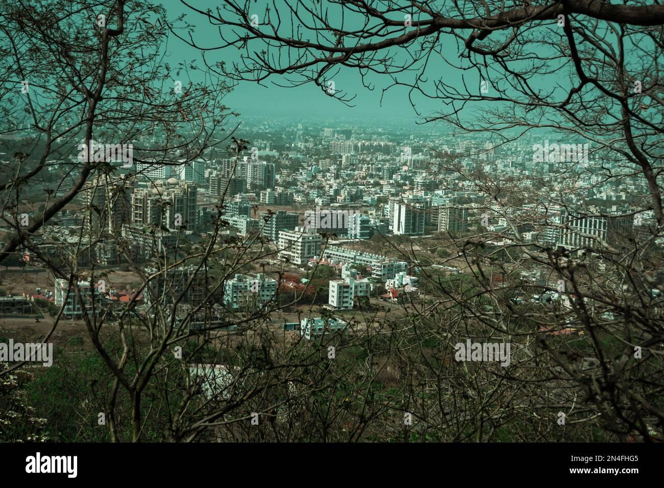 Vue sur le paysage de la ville depuis le sommet de la colline Banque D'Images