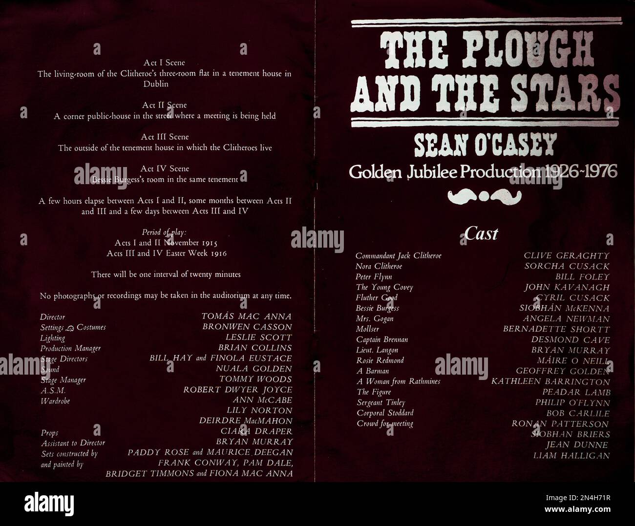 La liste des acteurs pour la production 1976 de The Plough and the Stars, par Sean O’ Casey dans l'Abbey Theatre, Dublin, Irlande. Directeur Tomás Mac Anna. Banque D'Images