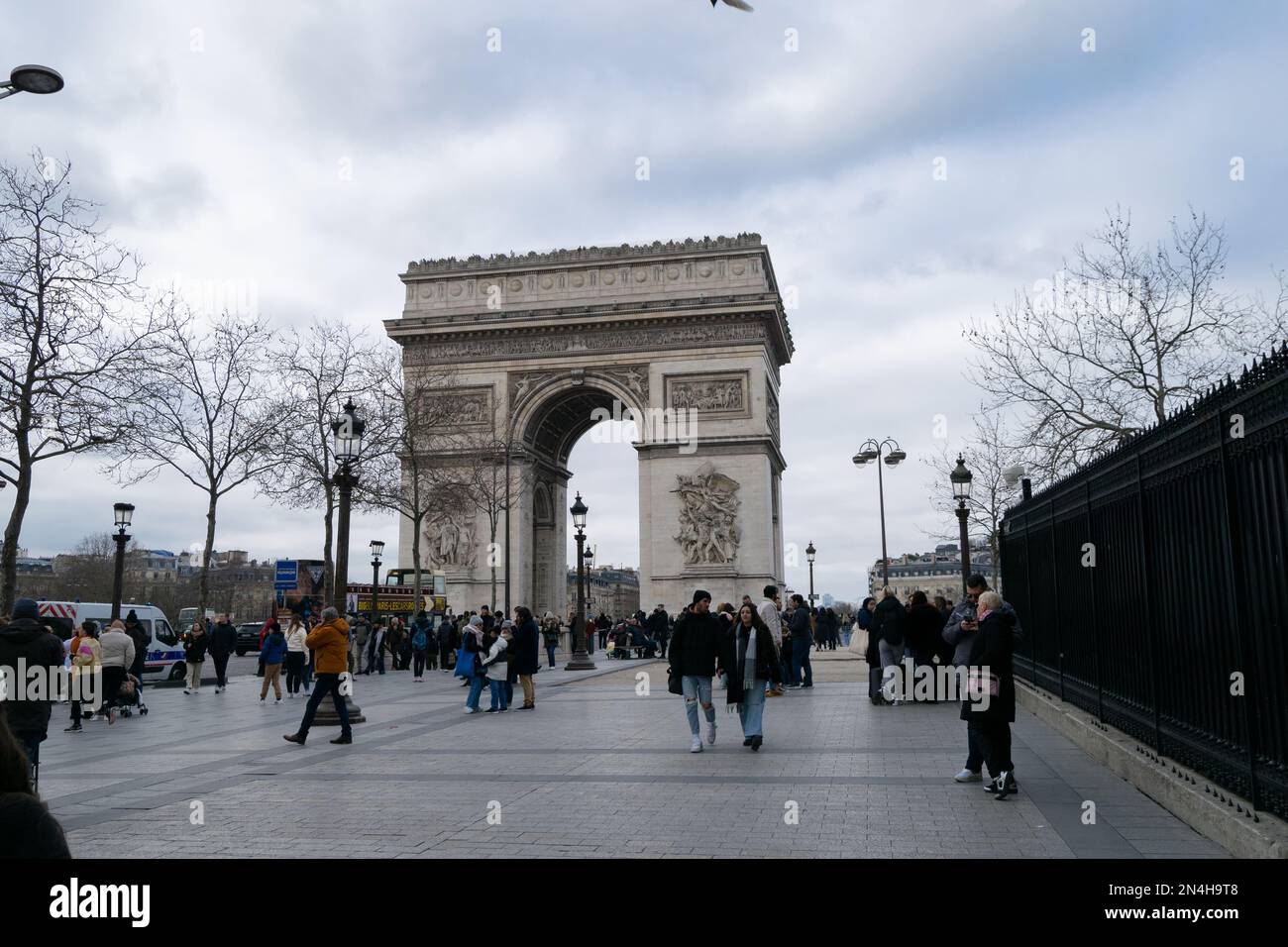 Arc de Triomphe à Paris, visite de Paris, Tourisme à Paris. Grands monuments européens, style Haussmann. Place Charles de Gaulle place de l'étoile. Banque D'Images
