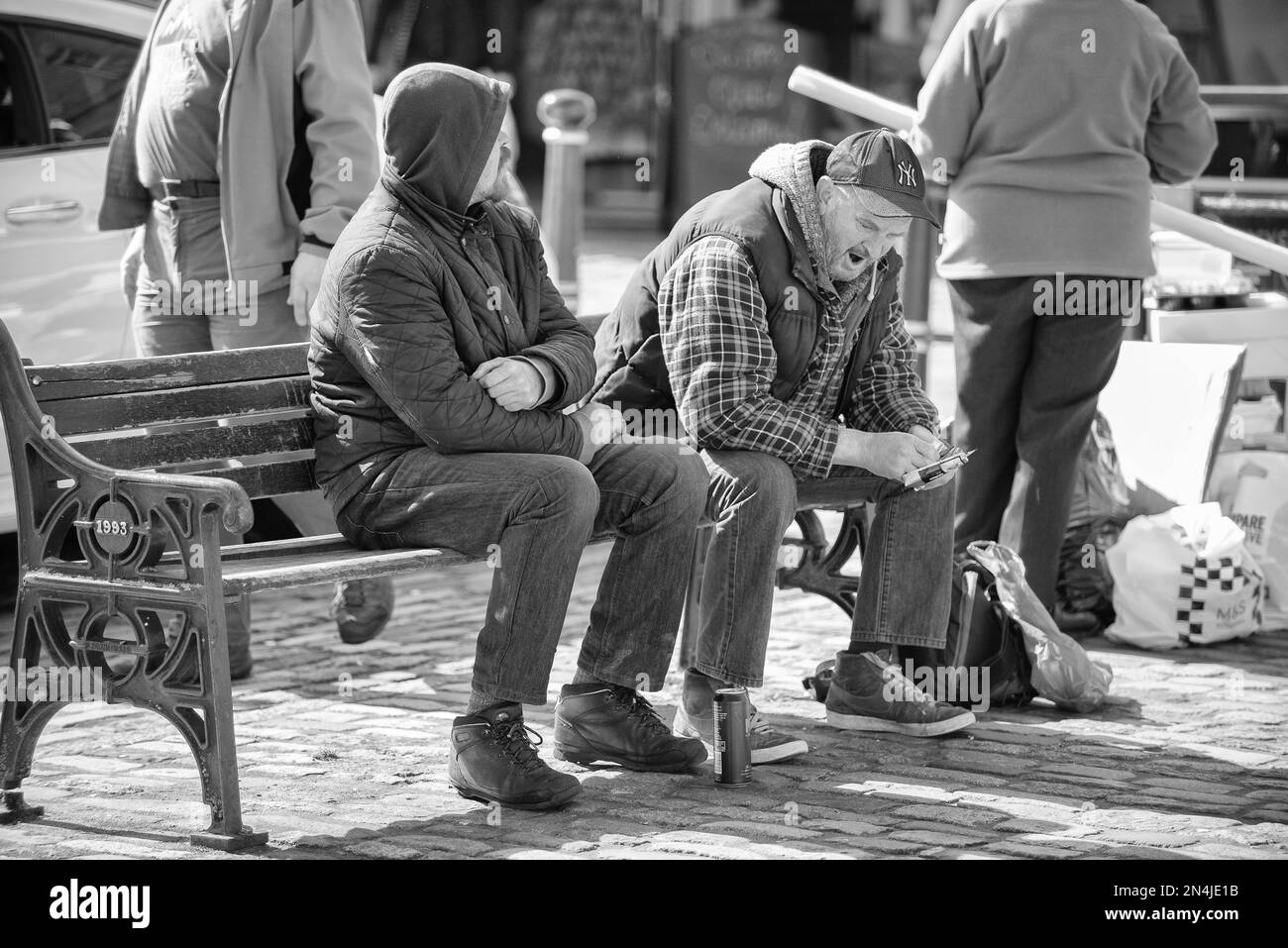 La photographie de rue capture la vie quotidienne de tous les jours les gens qui se rendent sur leur vie occupée Banque D'Images