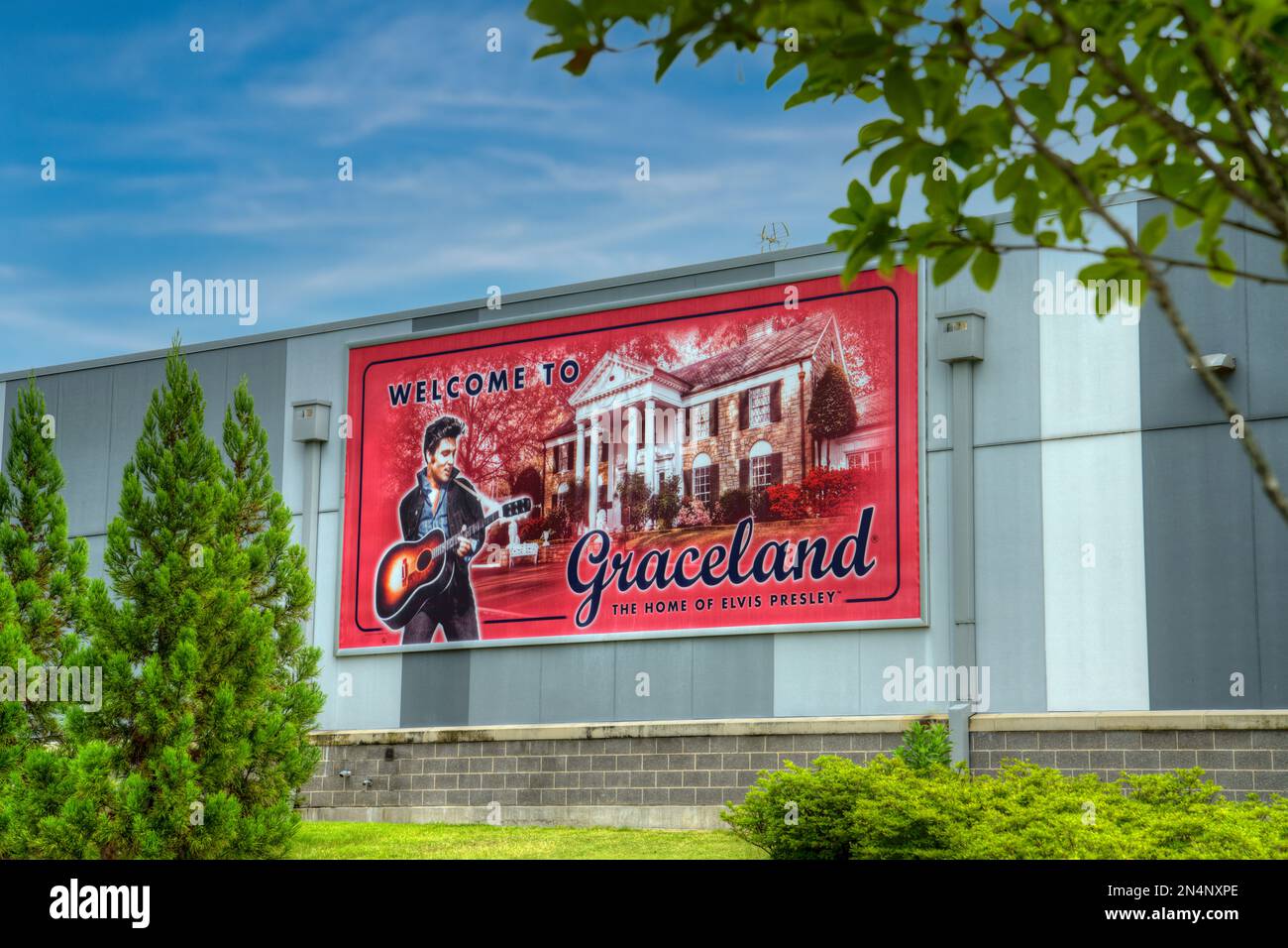 Panneau de bienvenue à l'entrée du complexe de loisirs de Memphis d'Elvis Presley à Graceland à Memphis, Tennessee. Banque D'Images Panneau de bienvenue à l'entrée du complexe de loisirs de Memphis d'Elvis Presley à Graceland à Memphis, Tennessee. Banque D'Images