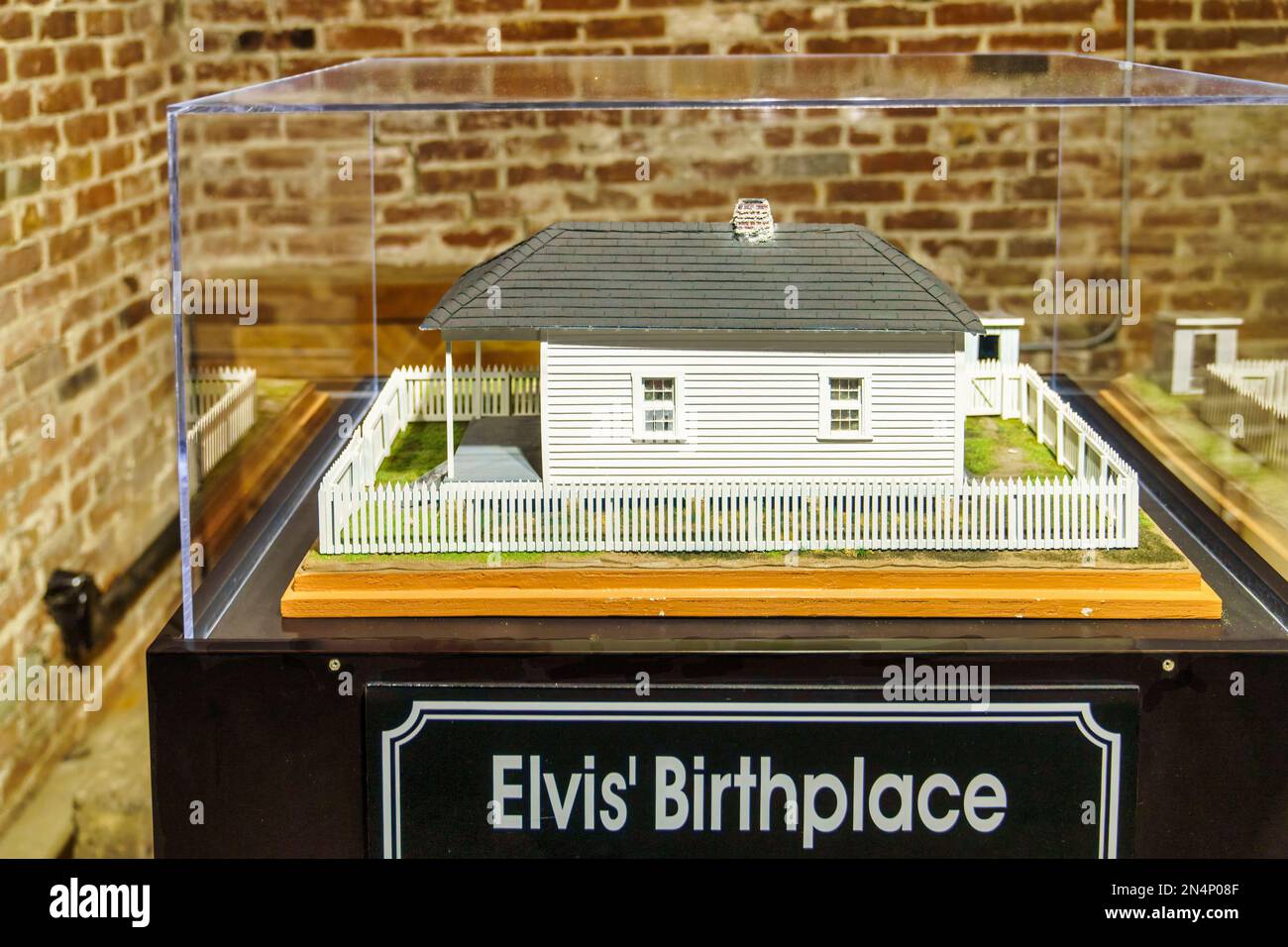 Modèle du lieu de naissance d'Elvis Presley dans l'ancienne salle de son foyer à Memphis, Tennessee. Banque D'Images