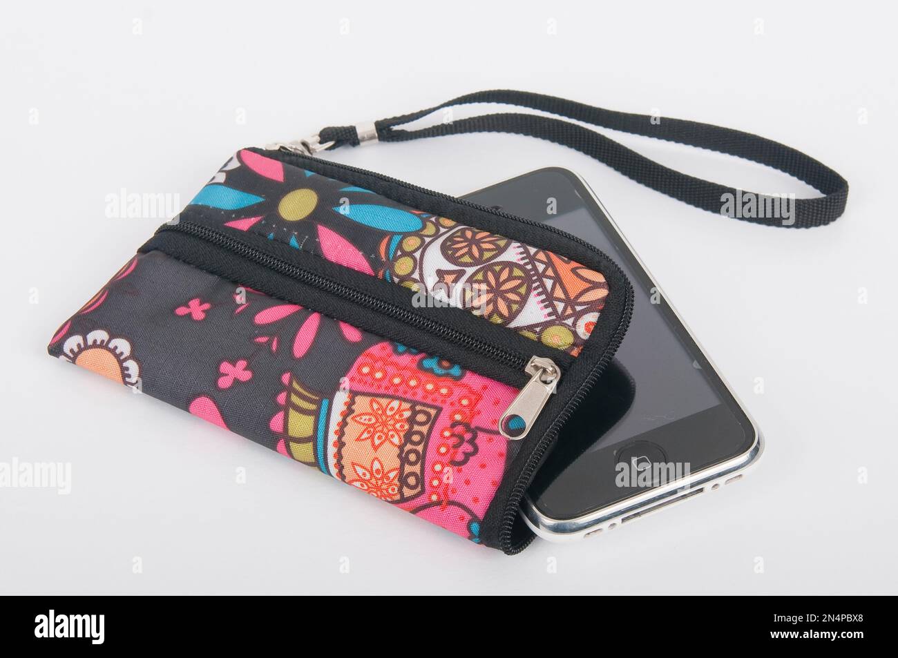 Sac de protection pour téléphone portable ; photo et fond blanc Banque D'Images