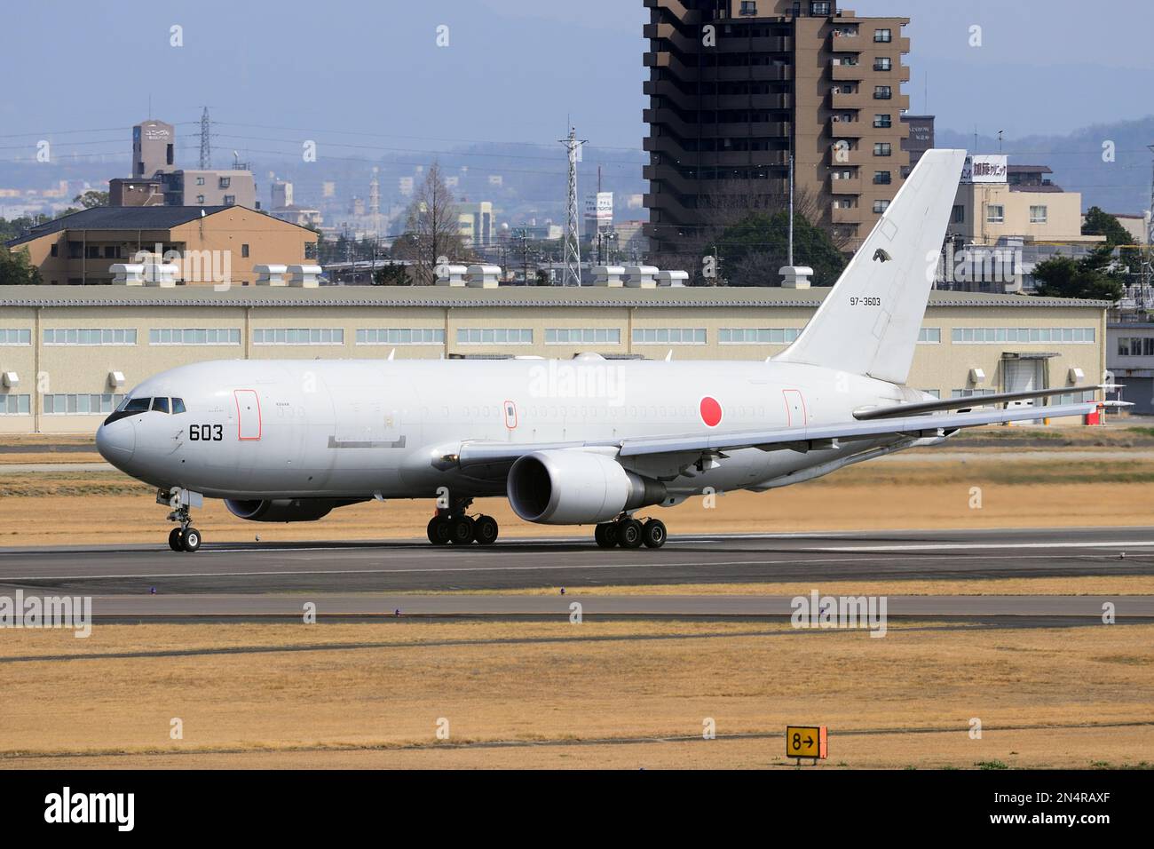 Préfecture d'Aichi, Japon - 08 mars 2016 : Boeing KC-767, Force aérienne d'autodéfense du Japon, ravitaillement en vol et avions de transport stratégique. Banque D'Images