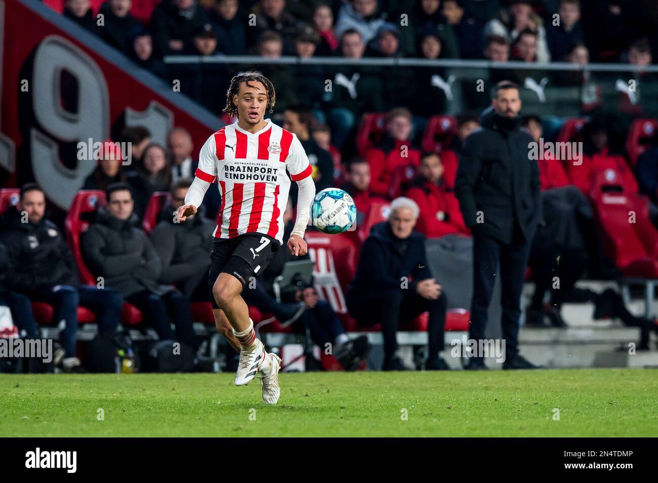 EINDHOVEN - (lr) Xavi Simons du PSV Eindhoven, entraîneur du PSV Ruud van Nistelrooij pendant la ronde de 16 de la coupe KNVB entre le PSV Eindhoven et le FC Emmen au stade Phillips sur 8 février 2023 à Eindhoven, pays-Bas. AP | hauteur néerlandaise | COR LASKER Banque D'Images