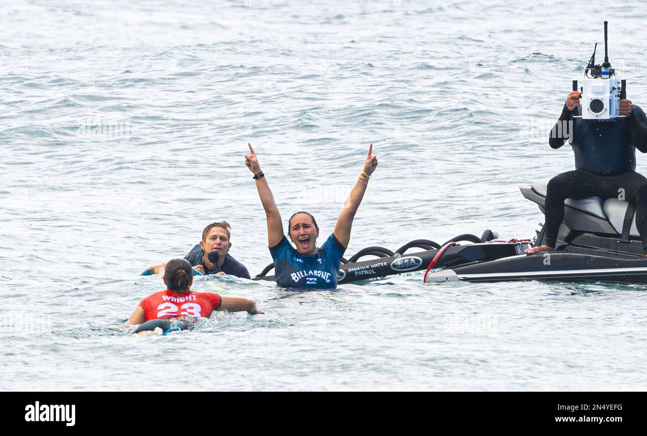 Haleiwa, HI, États-Unis. 8th févr. 2023. Carissa Moore, championne d'Hawaï, est photographiée lors du concours de surf Billabong Pro Pipeline 2023 au Banzai Pipeline à Haleiwa, HI, sur 8 février 2023. Crédit : Erik Kabak Photographie/Media Punch/Alamy Live News Banque D'Images