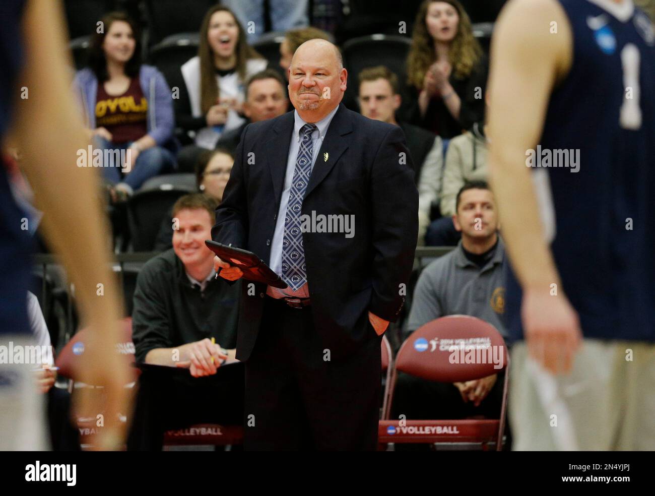 Penn State men's volleyball team head coach Mark Pavlik, reacts as he watches his team during the fifth set of the NCAA men's college volleyball tournament semifinals against Loyola at Gentile Arena in Chicago on Thursday, May 1, 2014. Loyola won 3-2. (AP Photo/Nam Y. Huh) Banque D'Images