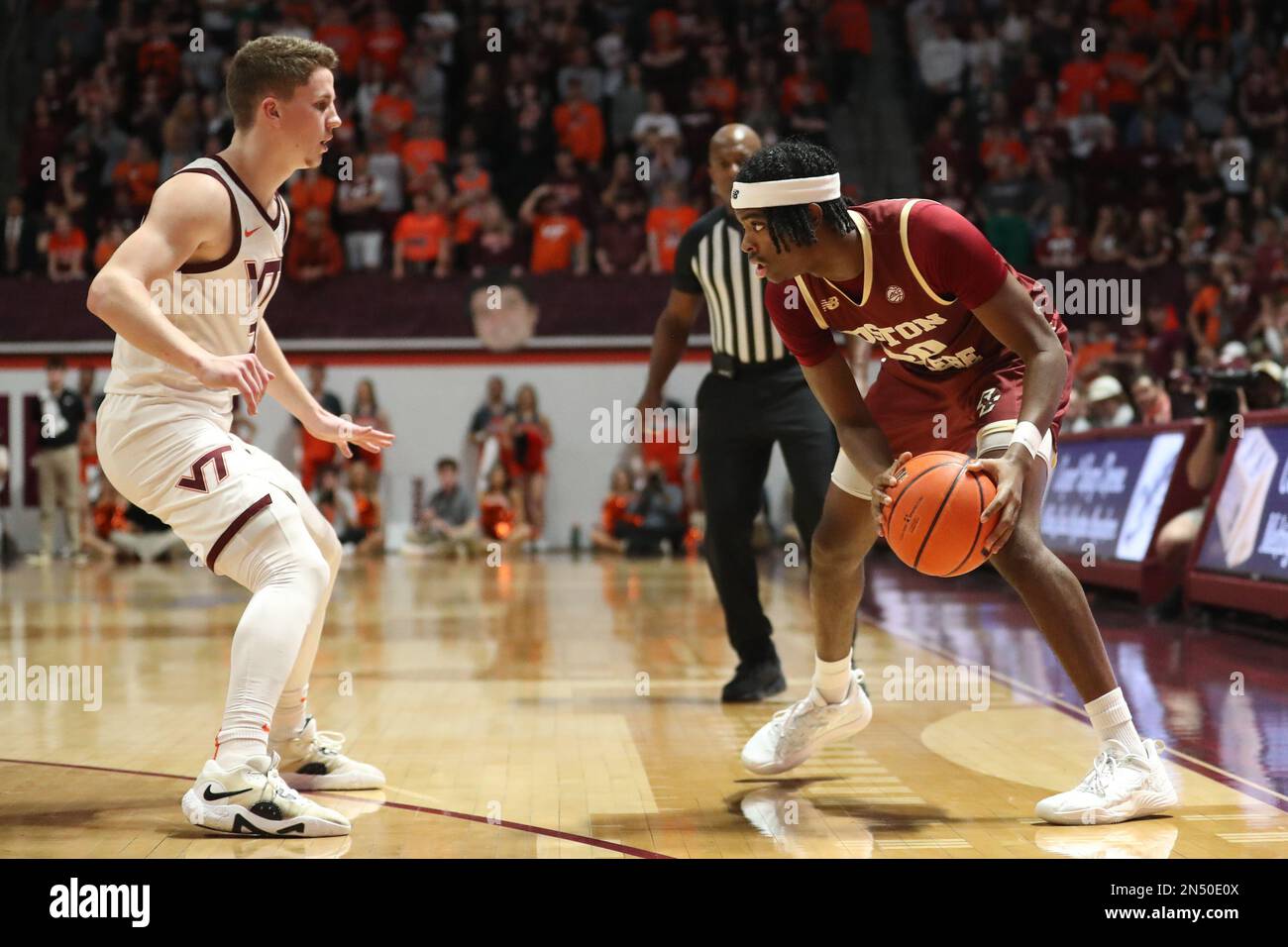 8 février 2023: Boston College Eagles Guard Chas Kelley (00) cherche à conduire pendant le jeu de basket-ball NCAA entre les Boston College Eagles et les Virginia Tech Hokies au Cassell Coliseum à Blacksburg, Virginie. Greg Atkins/CSM/Sipa USA(Credit image: © Greg Atkins/Cal Sport Media/Sipa USA) Banque D'Images