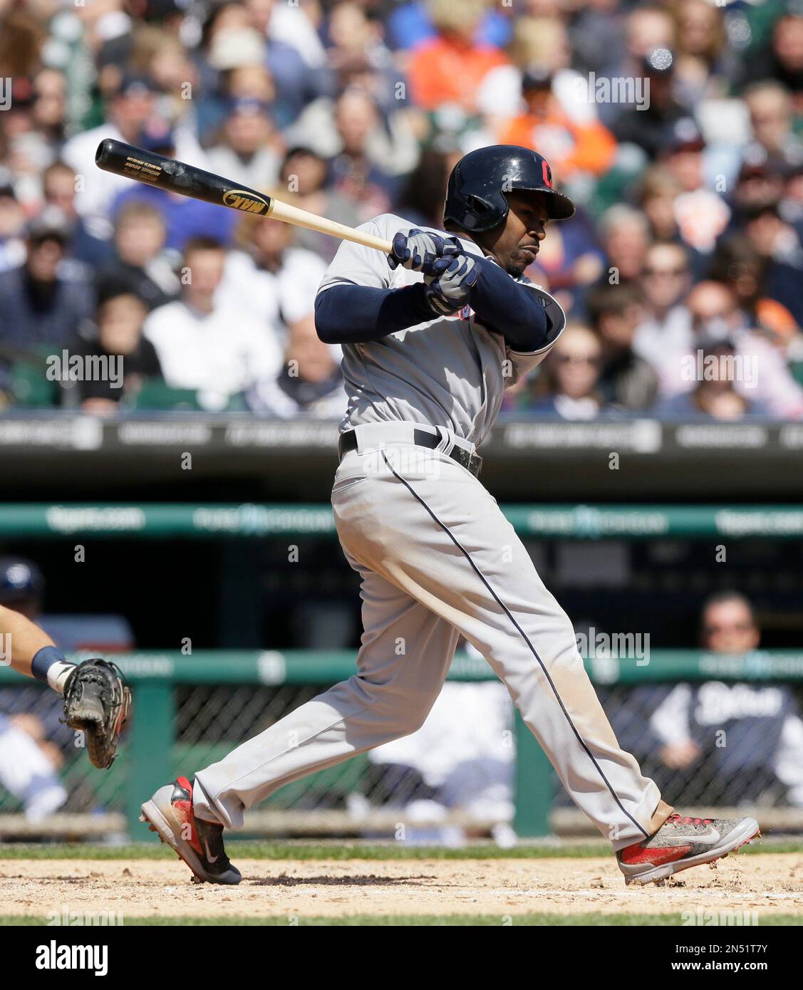 Cleveland Indians' Michael Bourn bats during the fifth inning of a baseball game against the Detroit Tigers in Detroit, Thursday, April 17, 2014. (AP Photo/Carlos Osorio) Banque D'Images