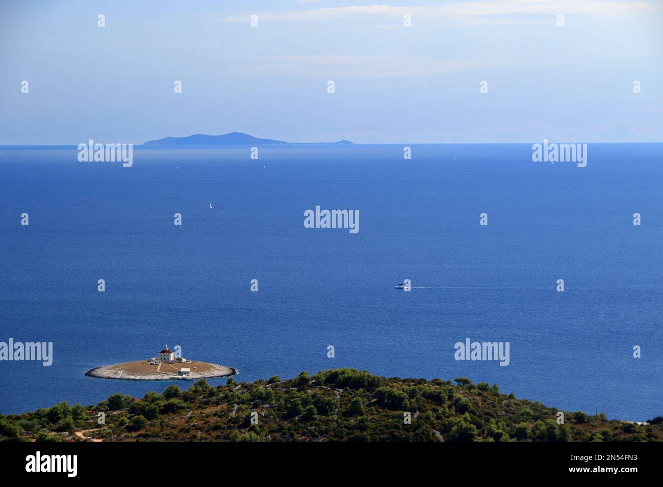 Pokojni Dol, petite île près de l'île de Hvar, une des îles Paklinski, Croatie Banque D'Images Pokojni Dol, petite île près de l'île de Hvar, une des îles Paklinski, Croatie Banque D'Images