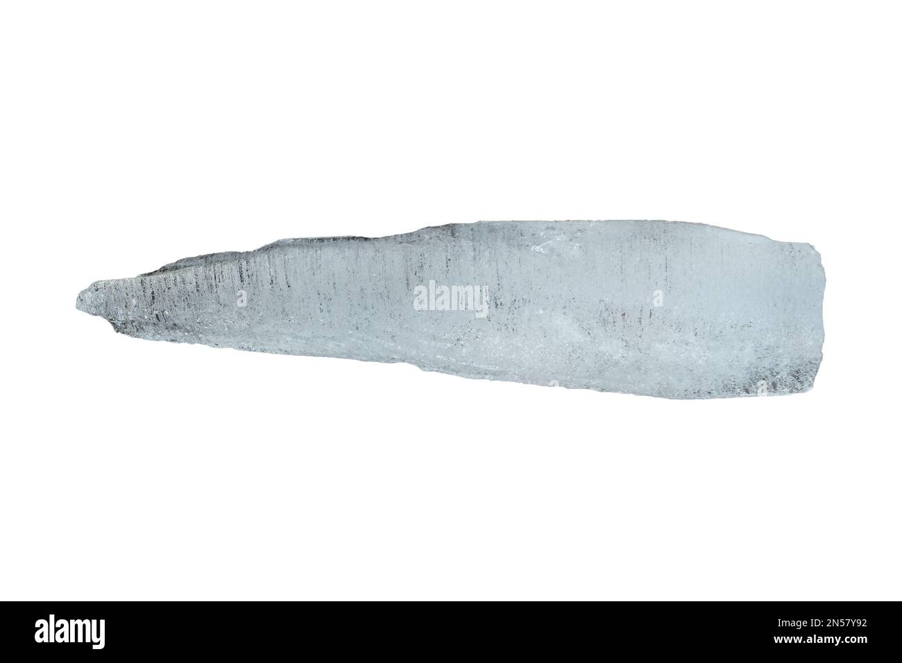 morceau de glace inégal isolé sur fond blanc Banque D'Images