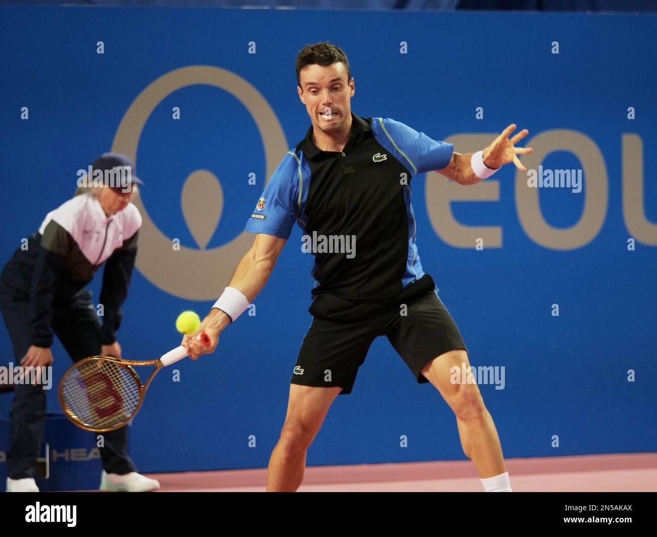 Roberto Bautista-Agut (SPA) en action contre Arthur fils (FRA) lors de l'Open Sud de France 2023, ATP 250 tournoi de tennis sur 8 février 2023 au Sud de France Arena à Pérols près de Montpellier, France - photo Patrick Cannaux / DPPI Banque D'Images