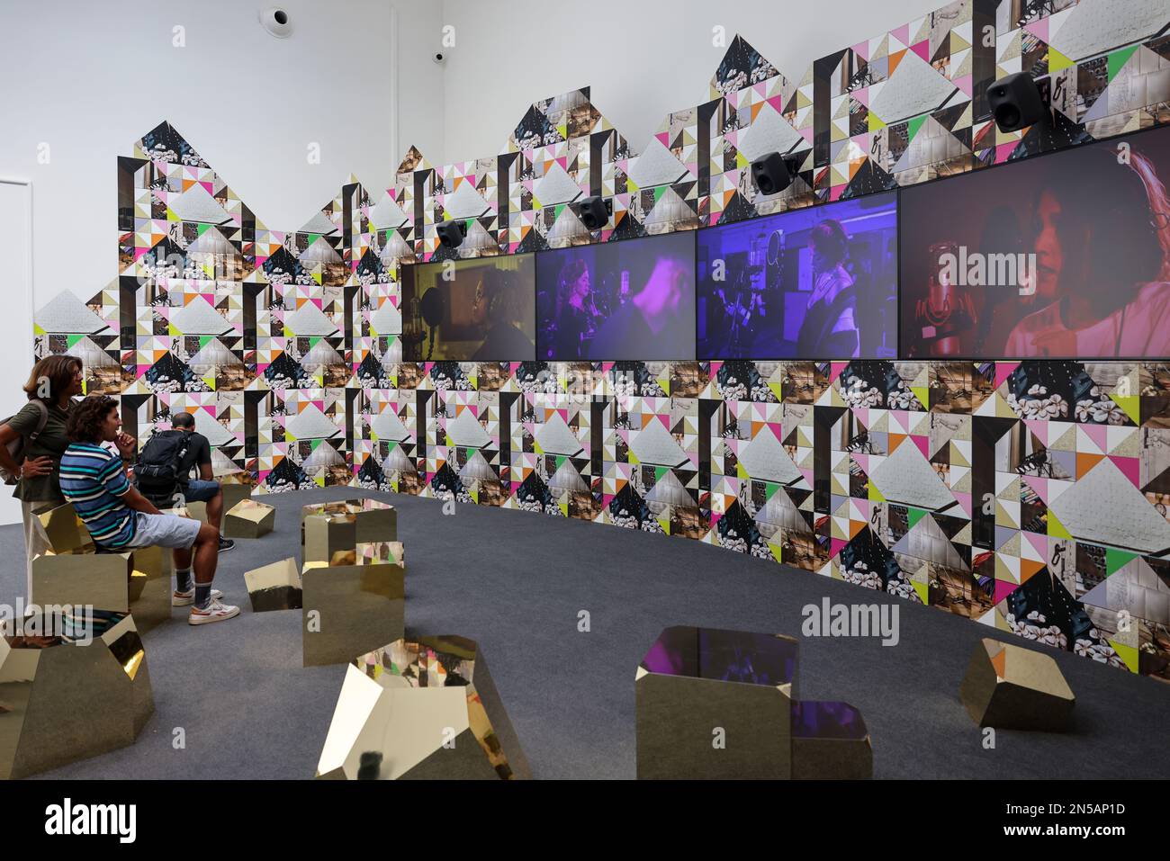 Venise, Italie - 6 septembre 2022 : 59th Biennale d'art de Venise à Venise. L'artiste Sonja Boyce se sent à la manière au pavillon britannique Banque D'Images