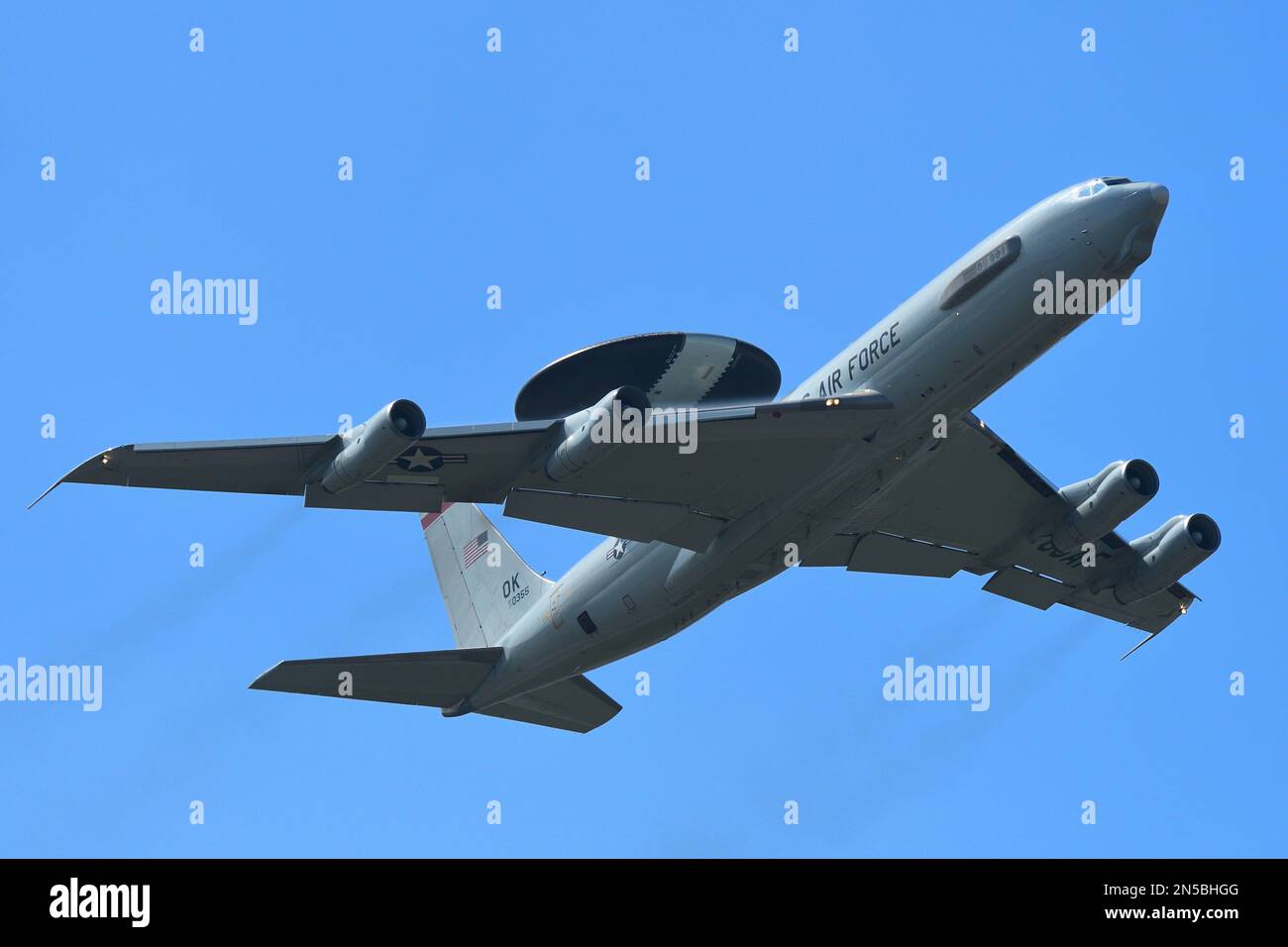 Tokyo, Japon - 06 octobre 2018 : Boeing E-3C de la Force aérienne des États-Unis, avion d'alerte rapide et de contrôle Sentry. Banque D'Images