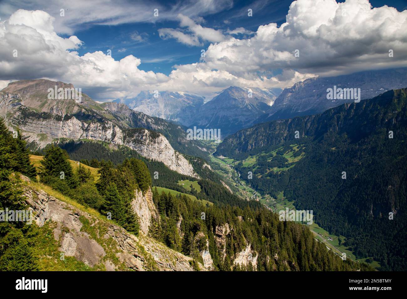 Vue du Schynige Platte dans la vallée de Luetschen, Suisse, Oberland bernois, Wilderswil Banque D'Images