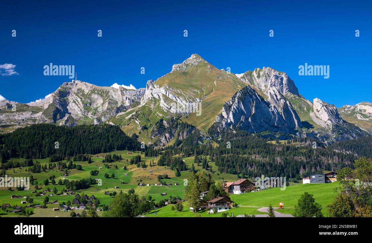 Vue sur le massif de Saentis depuis Unterwasser, Suisse, Appenzell, St. Gallen, Toggenburg Banque D'Images