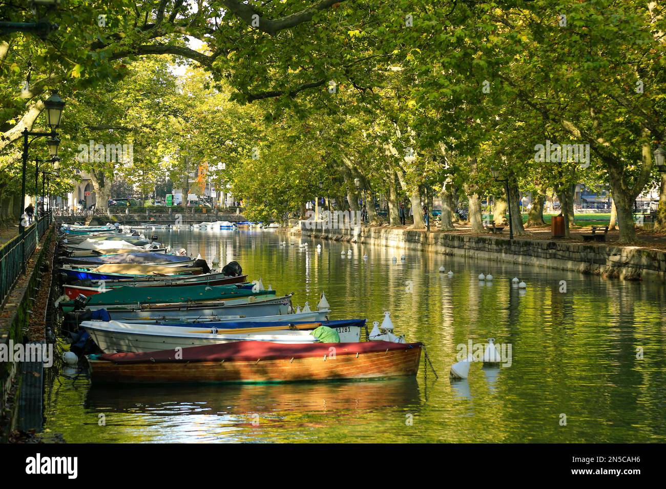 Annecy, ville et lac, Alpes françaises, haute Savoie, France. Banque D'Images