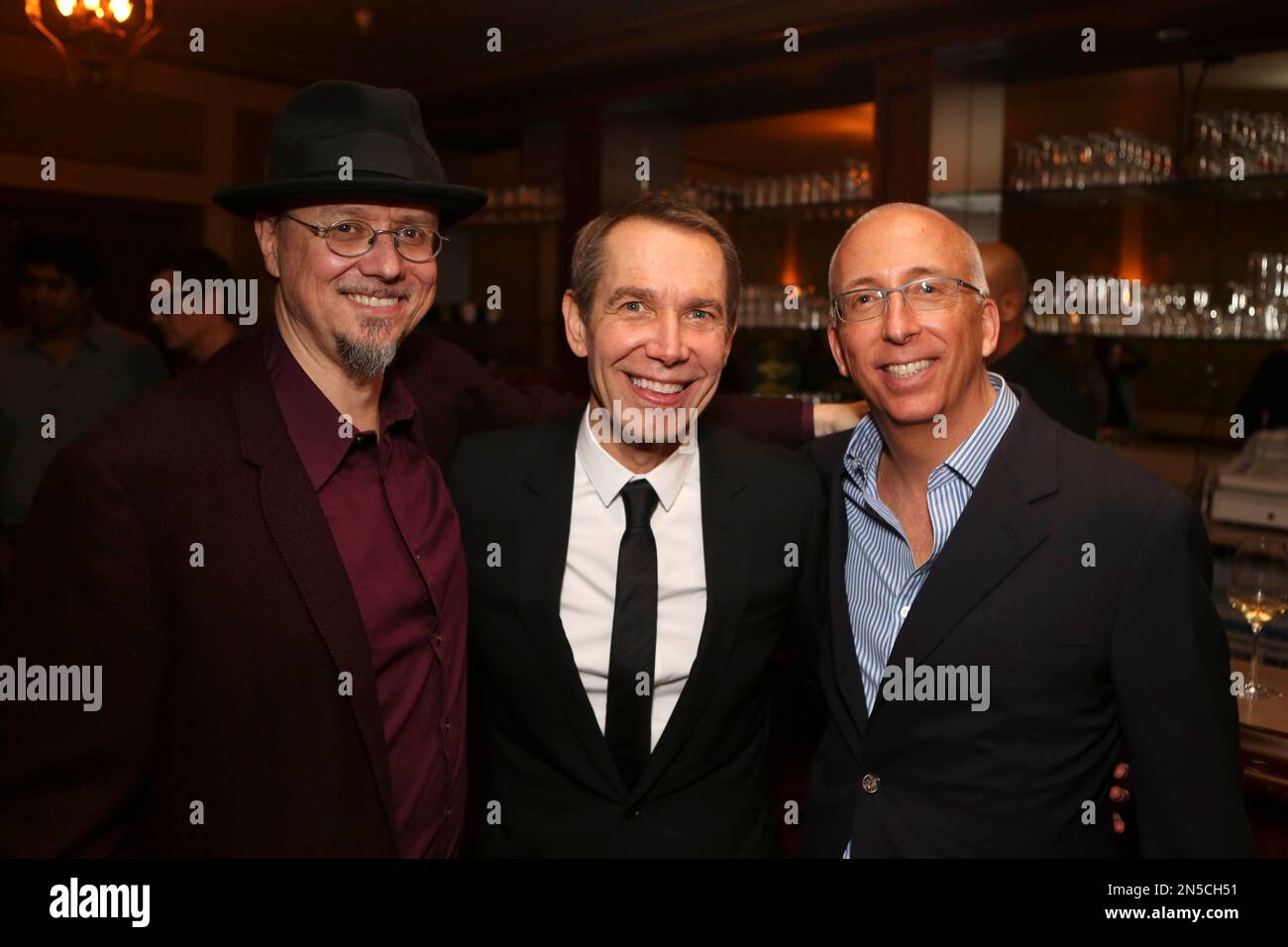 From left, Mark Ryden, Jeff Koons and Bill Bell pose during The Un-Private Collection: Jeff Koons and John Waters, an art talk co-presented by The Broad museum and the Library Foundation of Los Angeles’s ALOUD series and held at the Orpheum Theatre on Tuesday, February 24, 2014 in Los Angeles, Calif. (Photo by Ryan Miller / Invision/AP) Banque D'Images