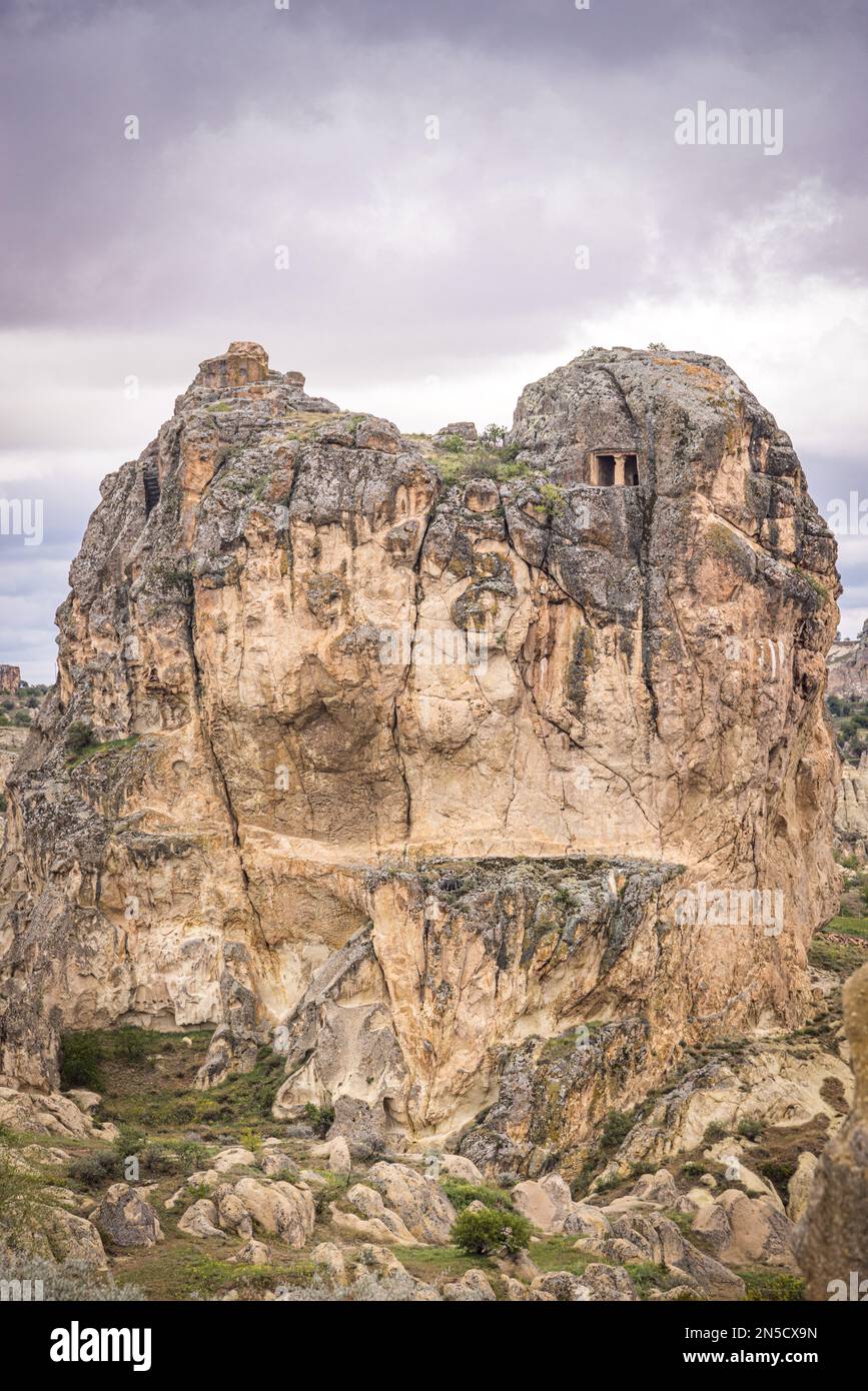 Château et village d'Ortahisar, Nevşehir, Cappadoce, Turquie Banque D'Images