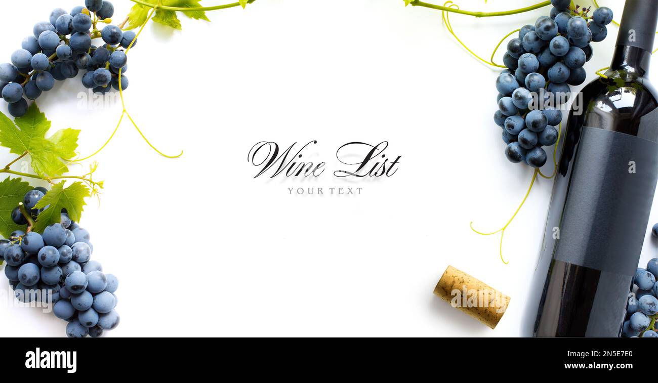 carte des vins ou fond de carte des vins ; raisins noirs doux et bouteille de vin rouge Banque D'Images
