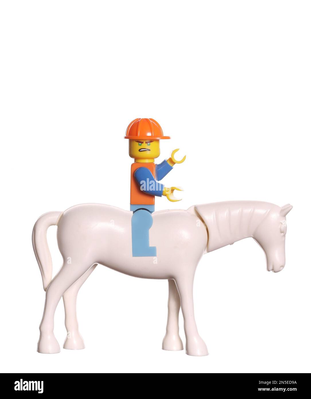 Russie Vyborg 01.22.2023 figurine lego de cheval blanc isolée sur fond blanc Banque D'Images