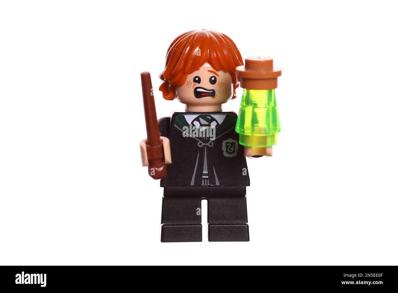 Russie Vyborg 01.22.2023 Lego figure Ron Weasley isolé sur fond blanc. Héros de Harry Potter Banque D'Images