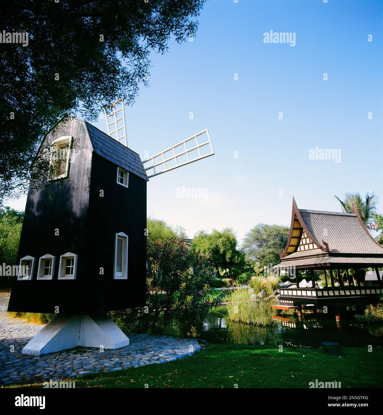 Dubai UAE Mushrif Park 'International Village' miniature Windmill of Holland and Thai House Banque D'Images