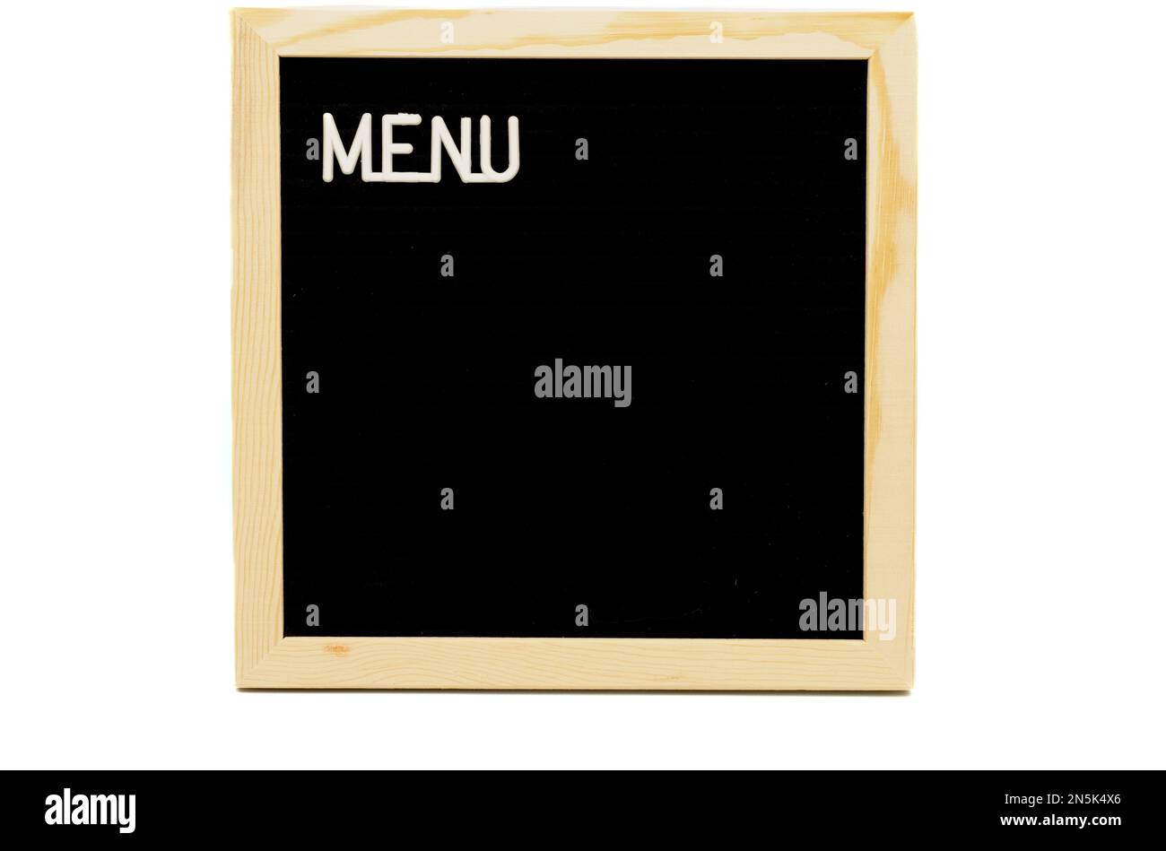 Panneau de menu sur cadre en bois noir sur fond blanc Banque D'Images