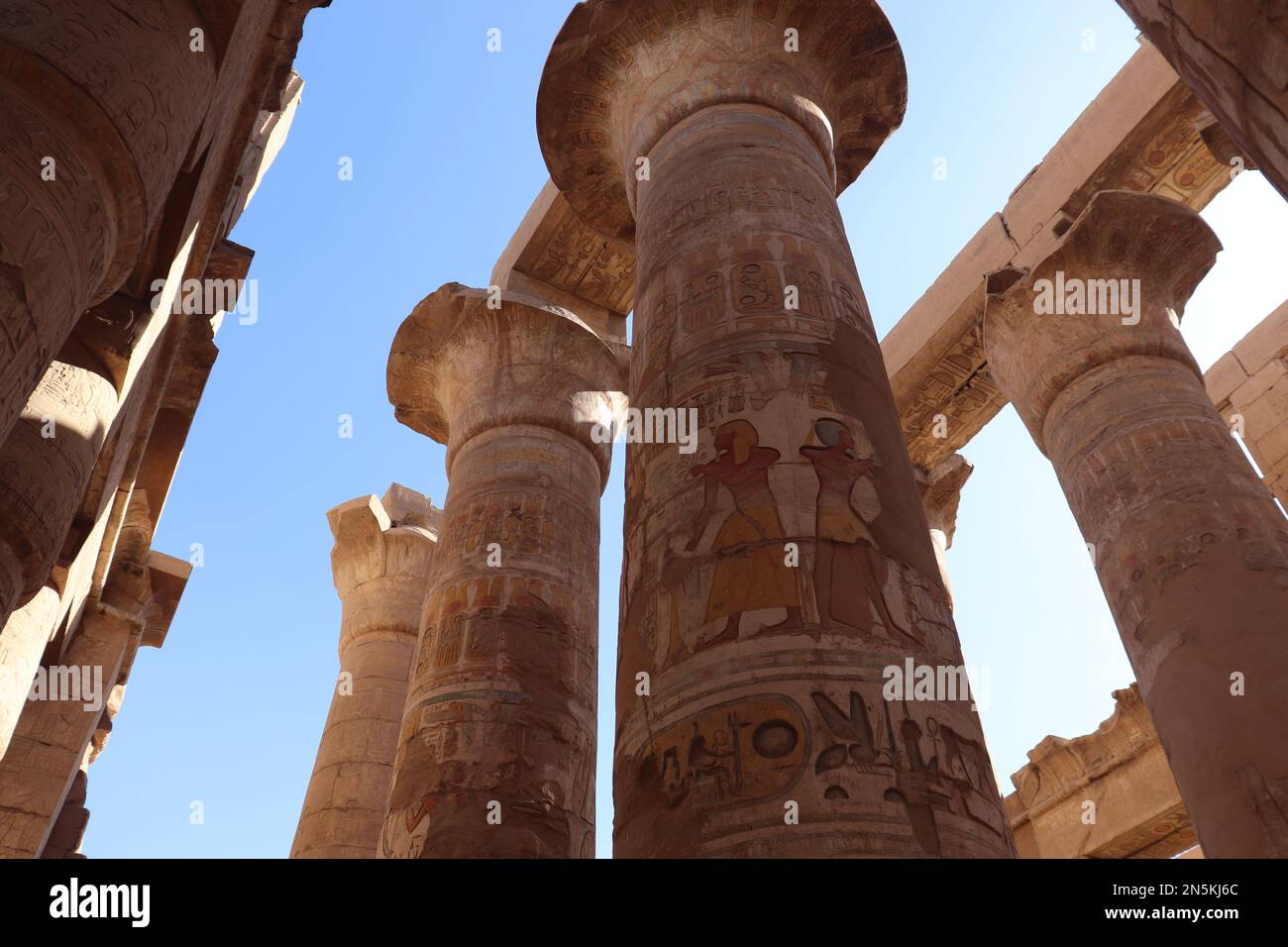 La Grande salle Hypostyle au temple de Karnak à Louxor, en Égypte Banque D'Images