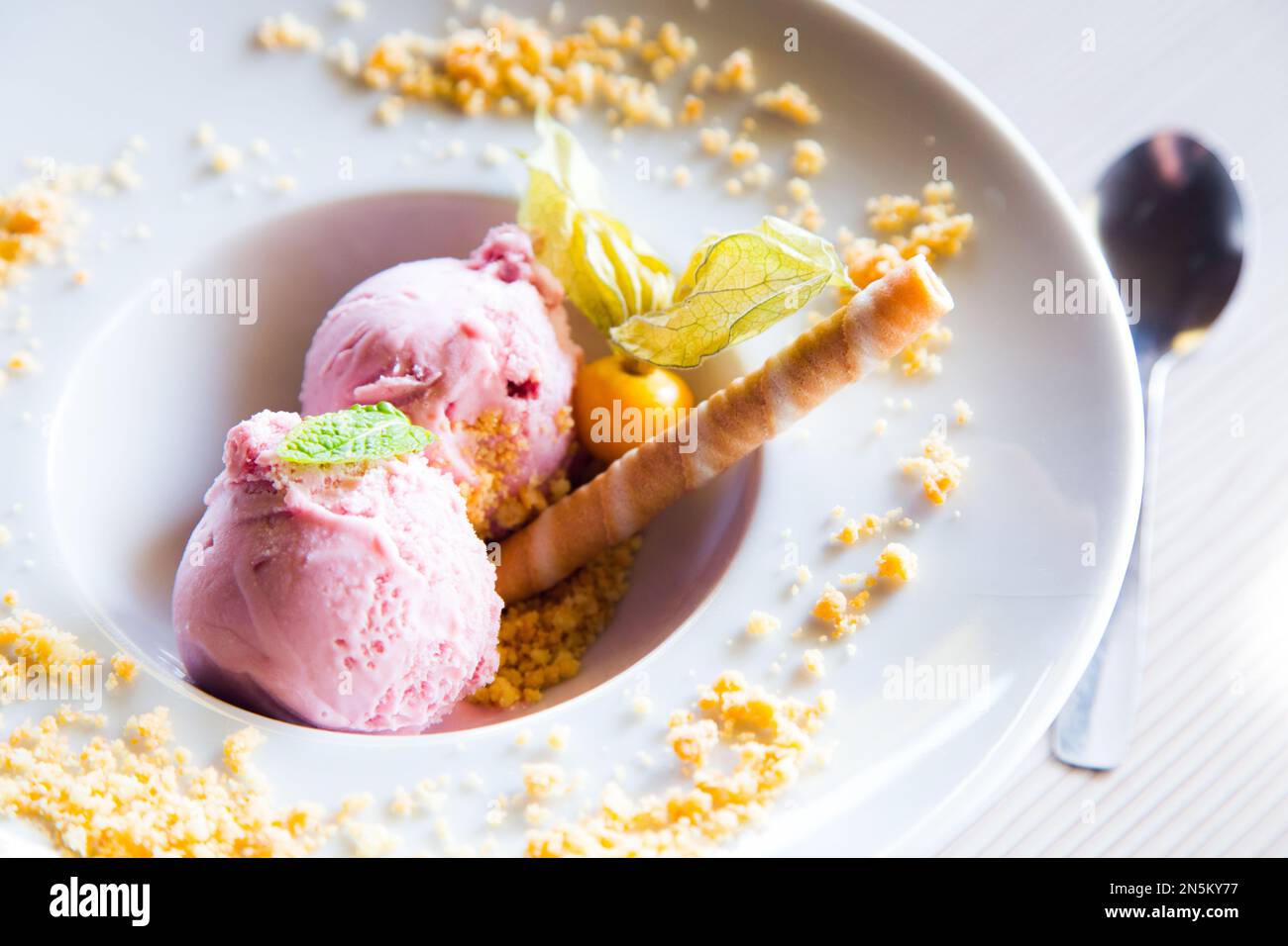 Crème glacée italienne artisanale aux fraises Banque D'Images