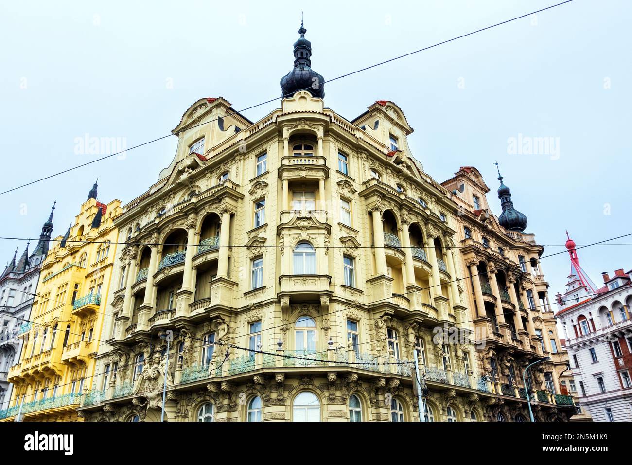 Détails architecturaux sur un bâtiment historique dans le centre-ville de Prague, Prague, Tchèque Banque D'Images