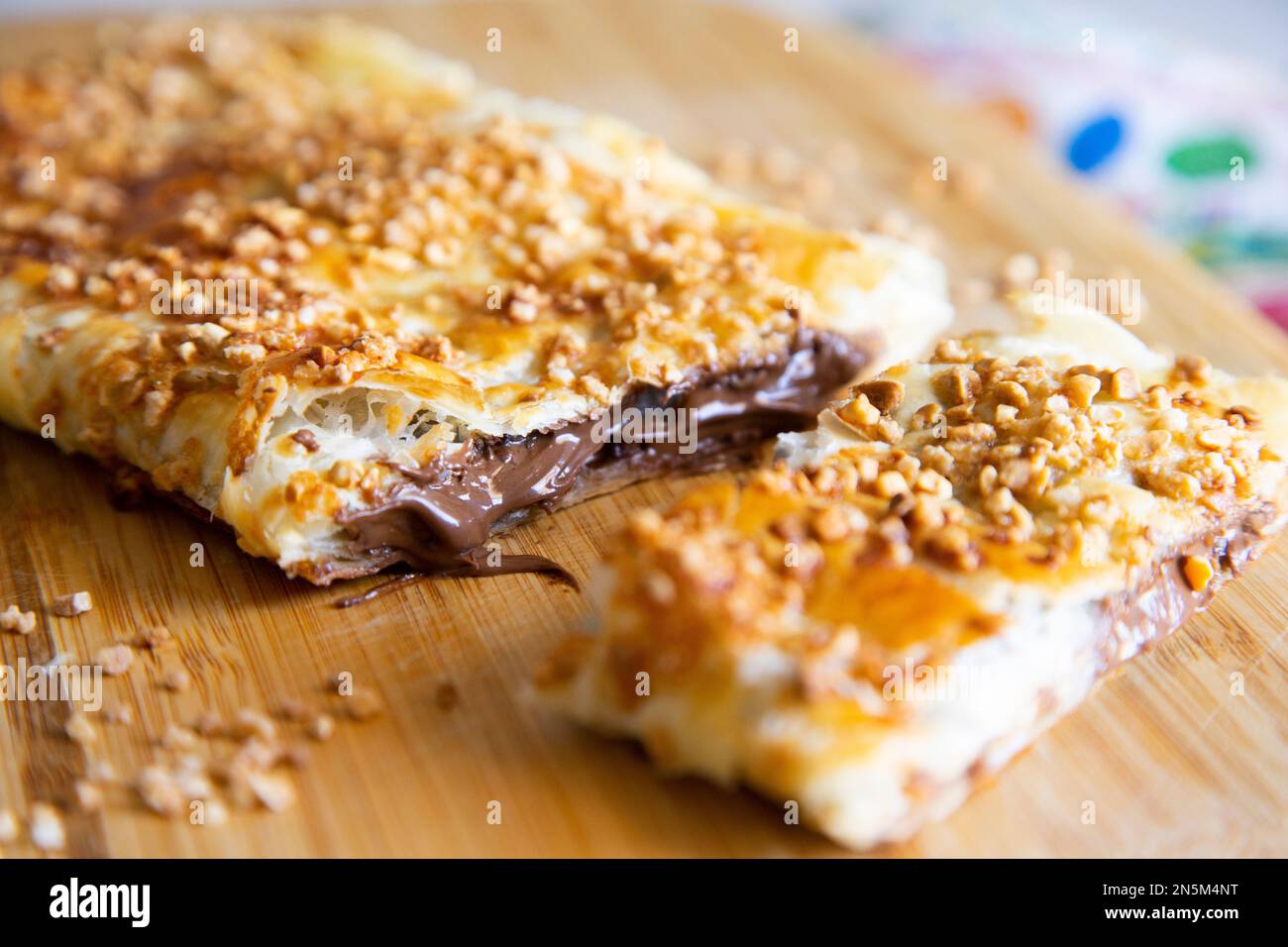 Délicieux dessert français à base de pâte feuilletée à la crème au