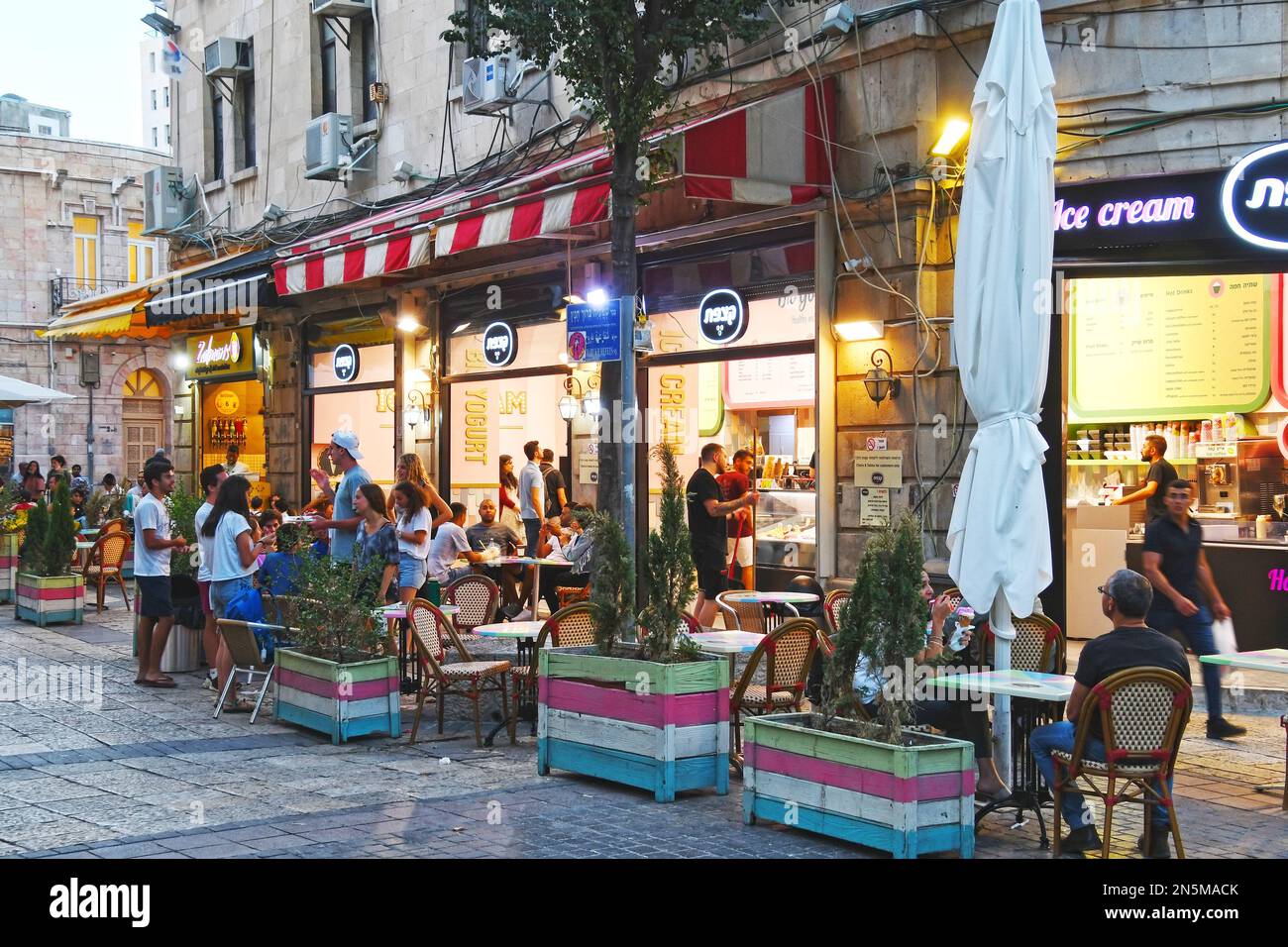 Ben Yehuda Street, Midrahov, Jérusalem, Jeune groupe Banque D'Images