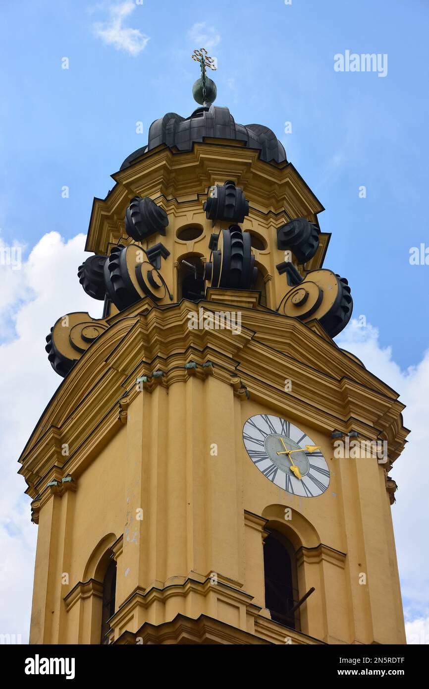 Rue Theatinerkirche Kajetan und Adelheid, Eglise théatine, Munich, München, Allemagne, Europe Banque D'Images