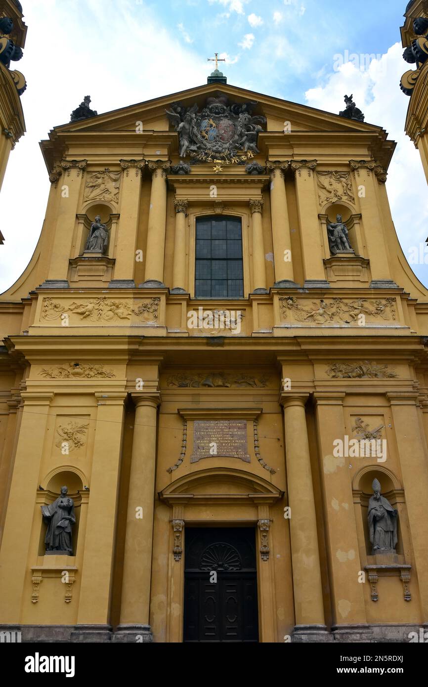 Rue Theatinerkirche Kajetan und Adelheid, Eglise théatine, Munich, München, Allemagne, Europe Banque D'Images